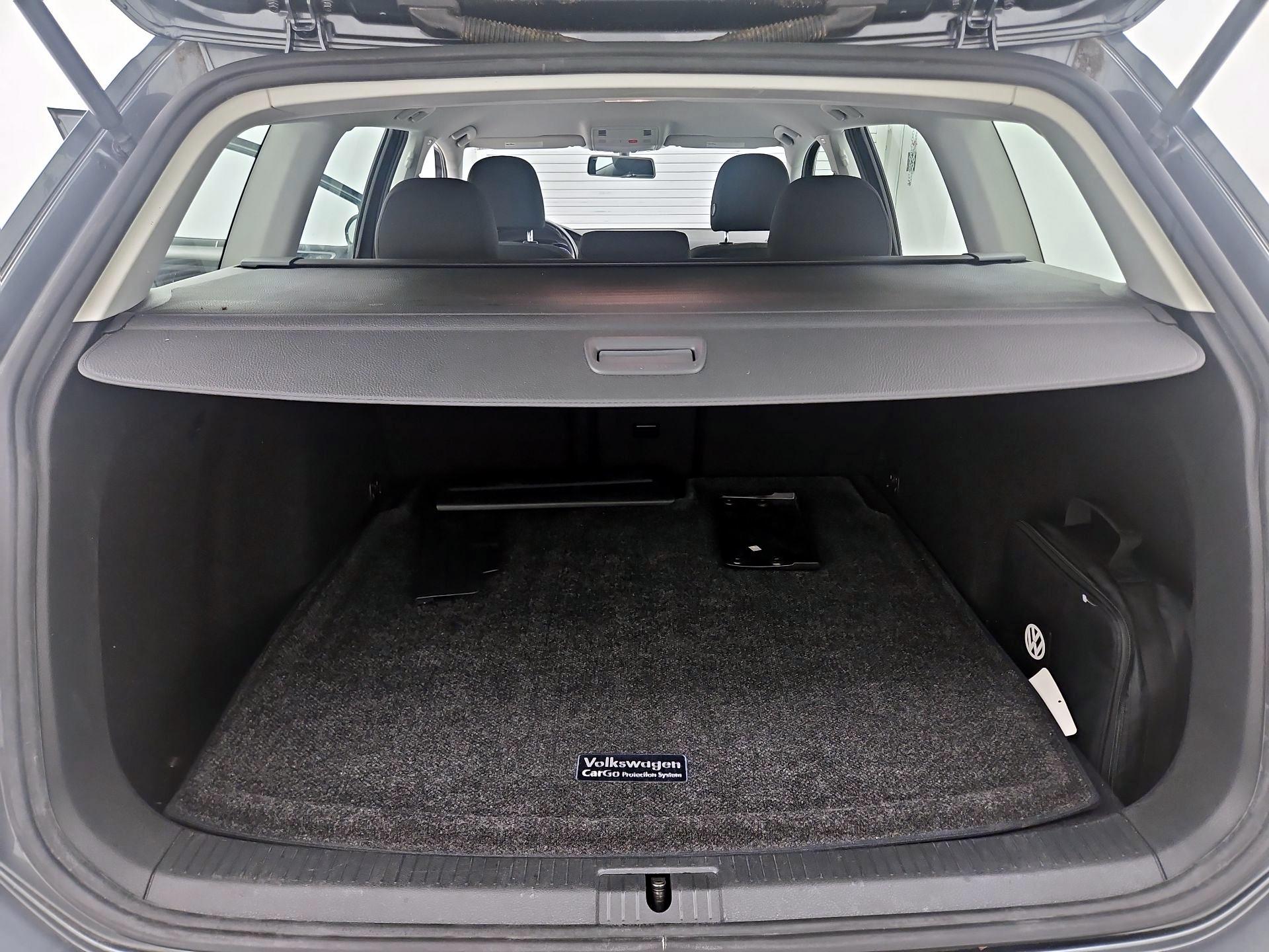 Thumbnail: 2016 Volkswagen Golf - 20