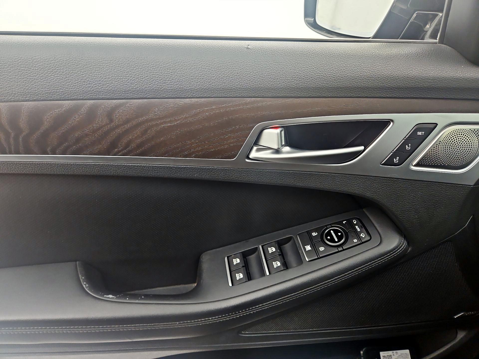 Thumbnail: 2018 Genesis G80 - 12