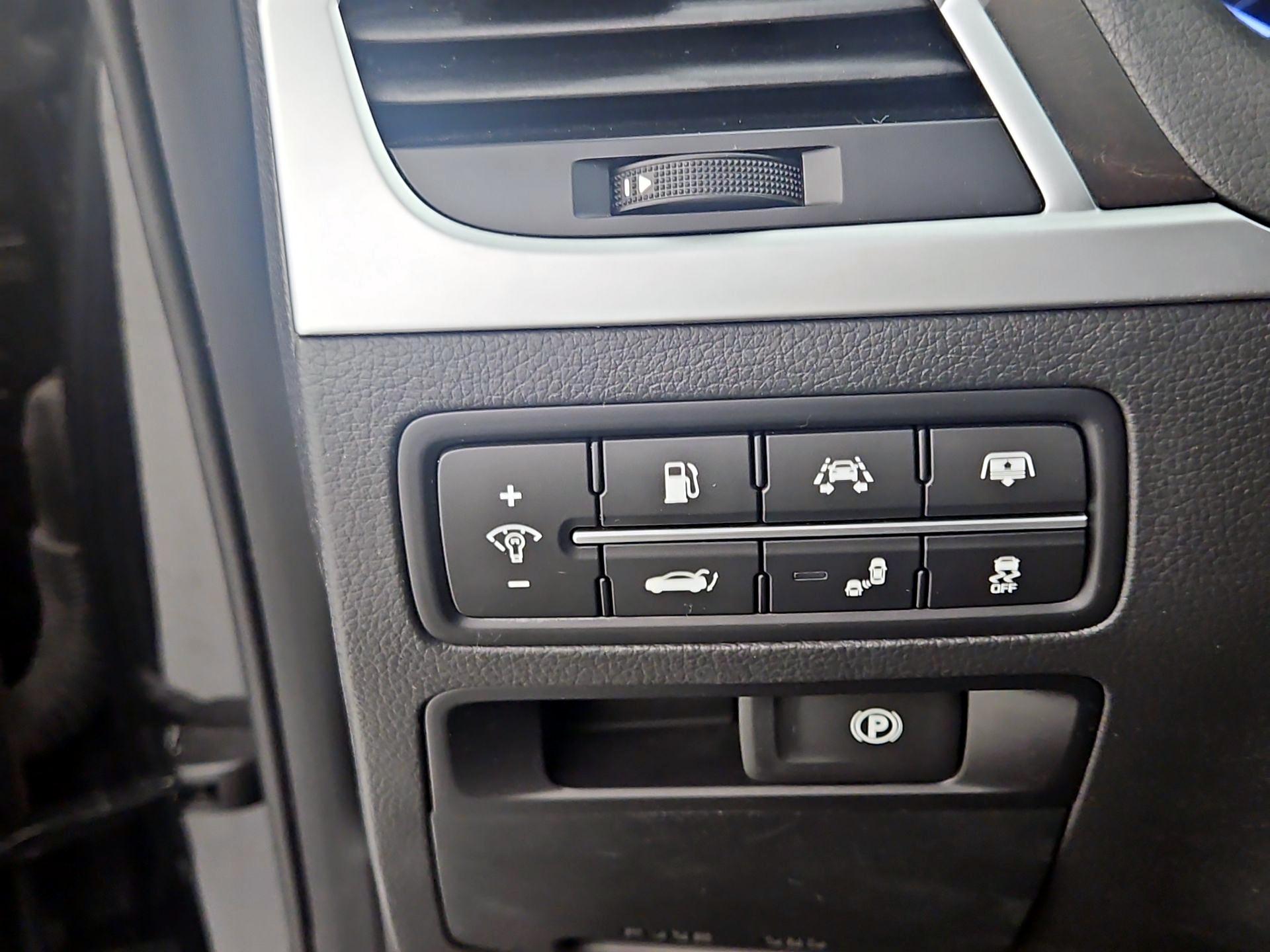 Thumbnail: 2018 Genesis G80 - 13