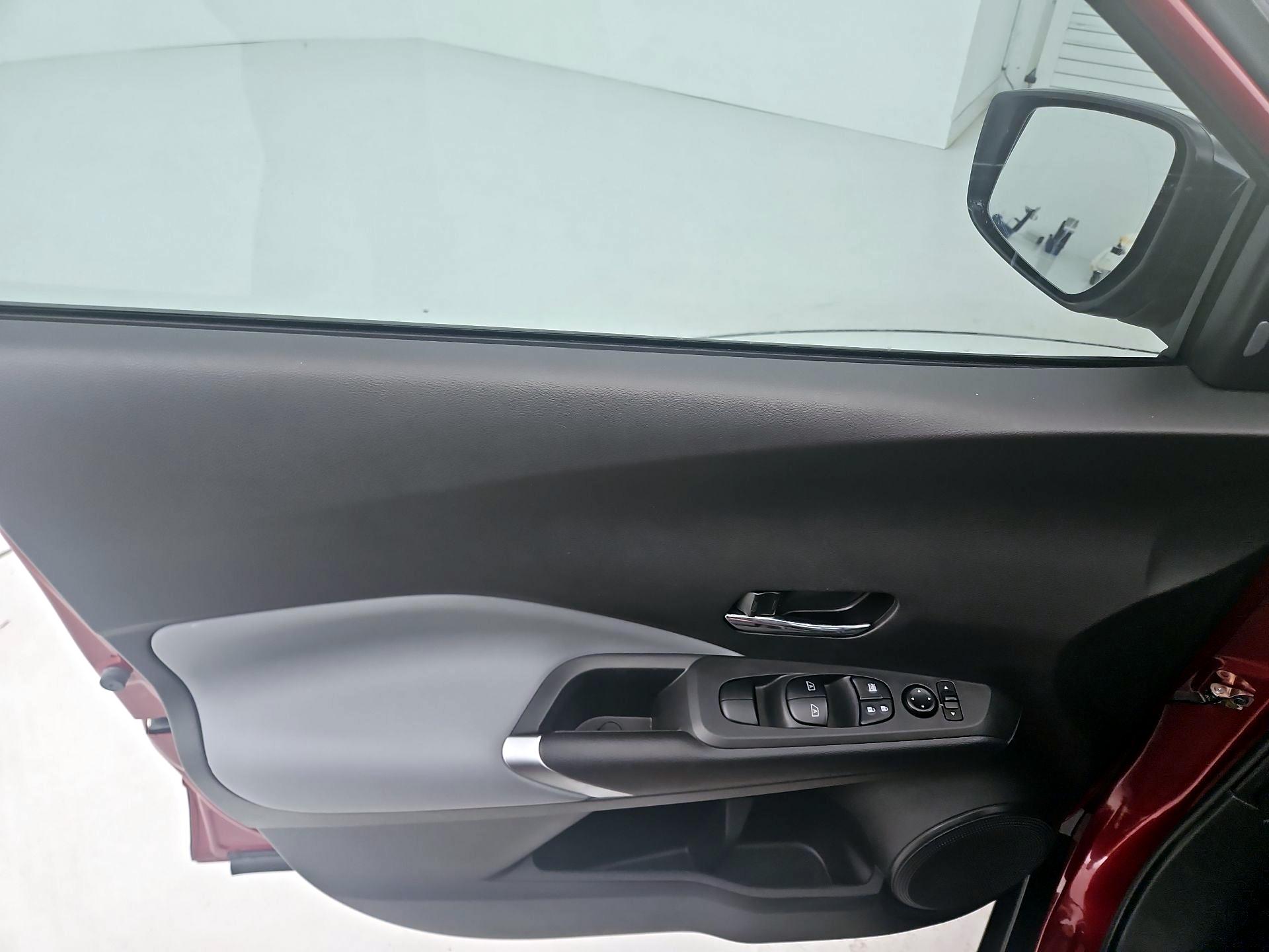 Thumbnail: 2023 Nissan Kicks - 12