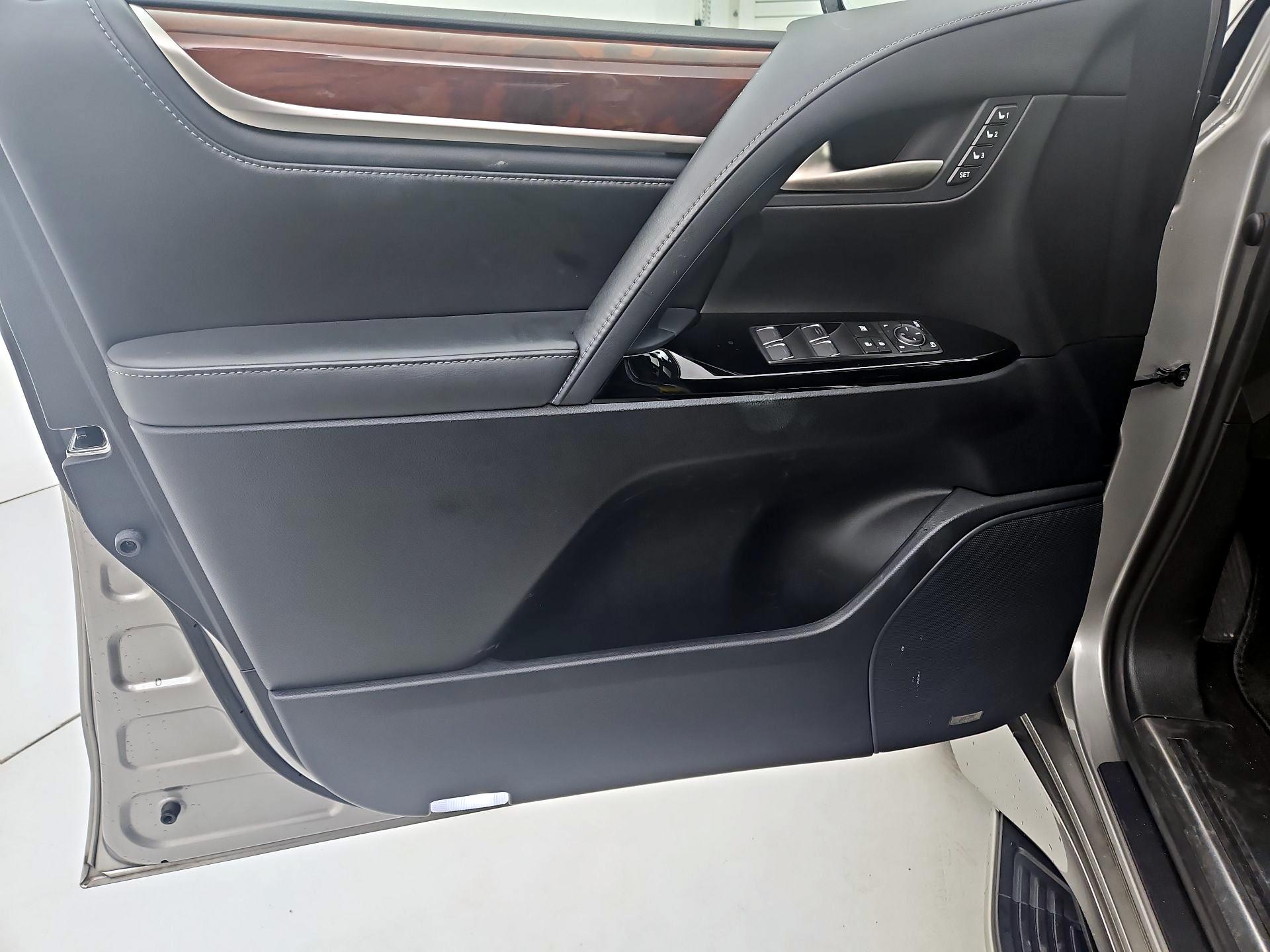 Thumbnail: 2019 Lexus LX - 12