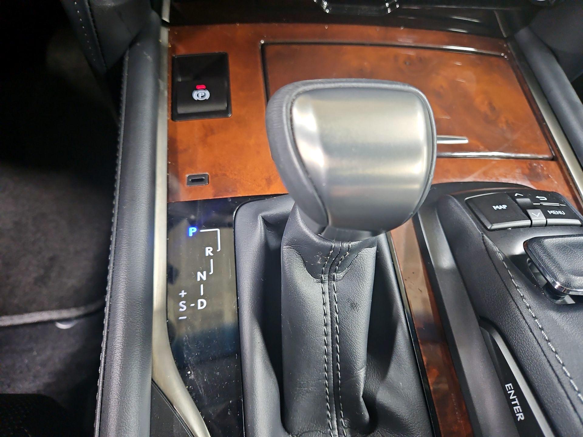 Thumbnail: 2019 Lexus LX - 18