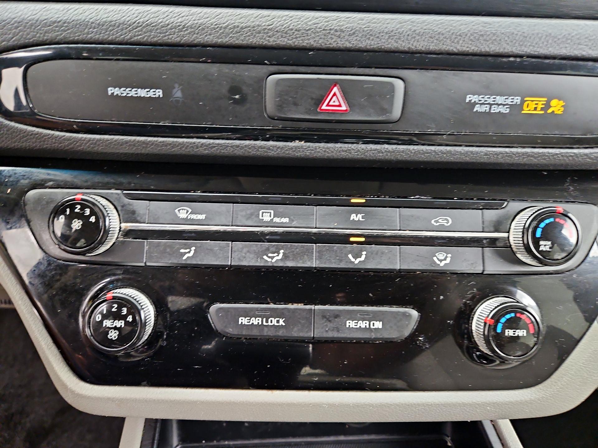 Thumbnail: 2020 Kia Sedona - 16