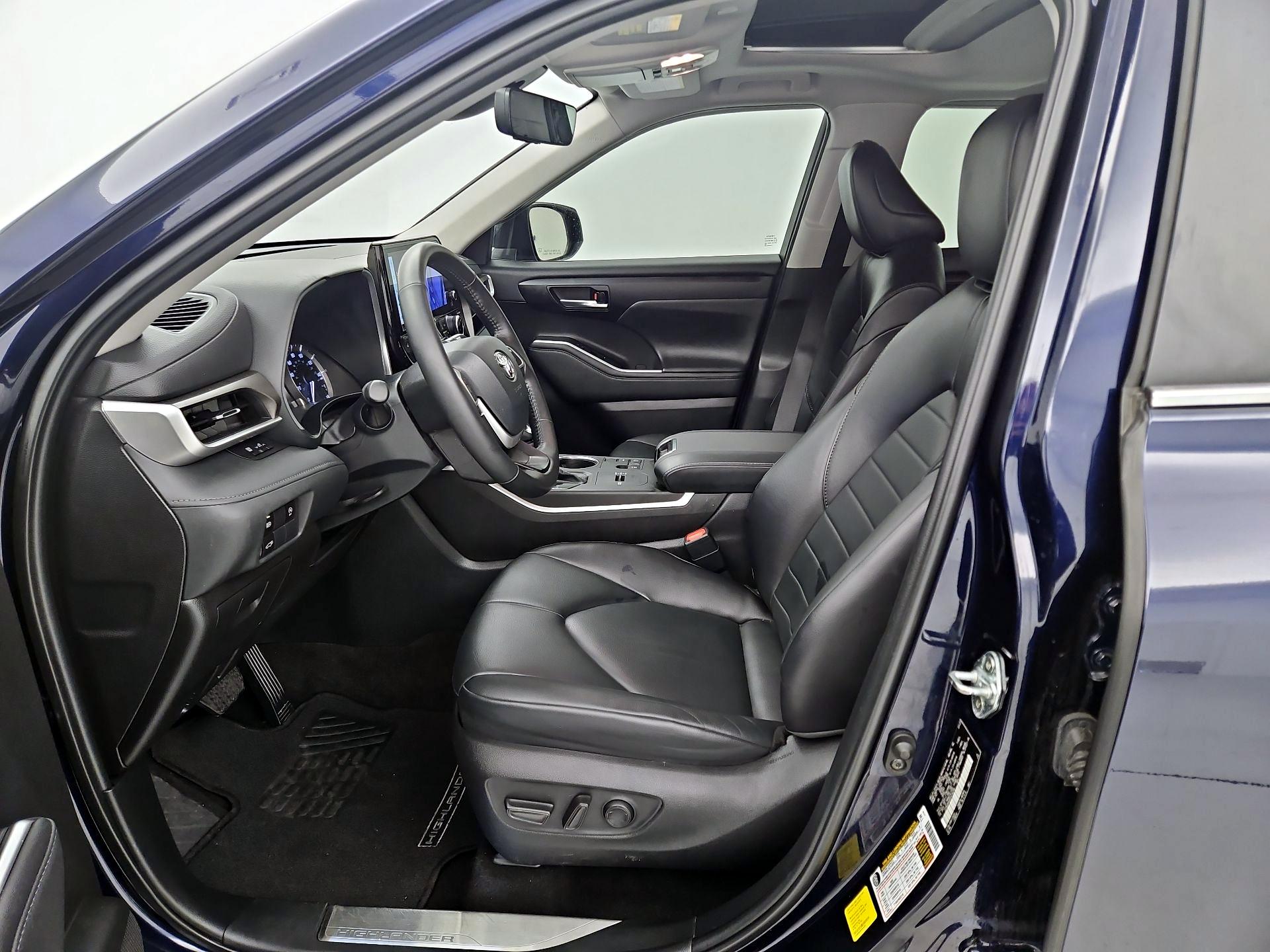 Thumbnail: 2023 Toyota Highlander - 11