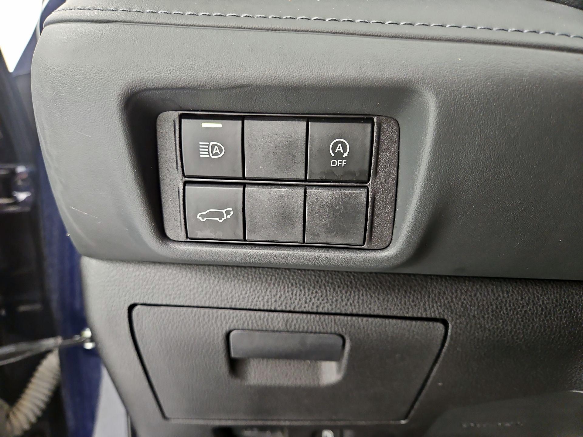 Thumbnail: 2023 Toyota Highlander - 13