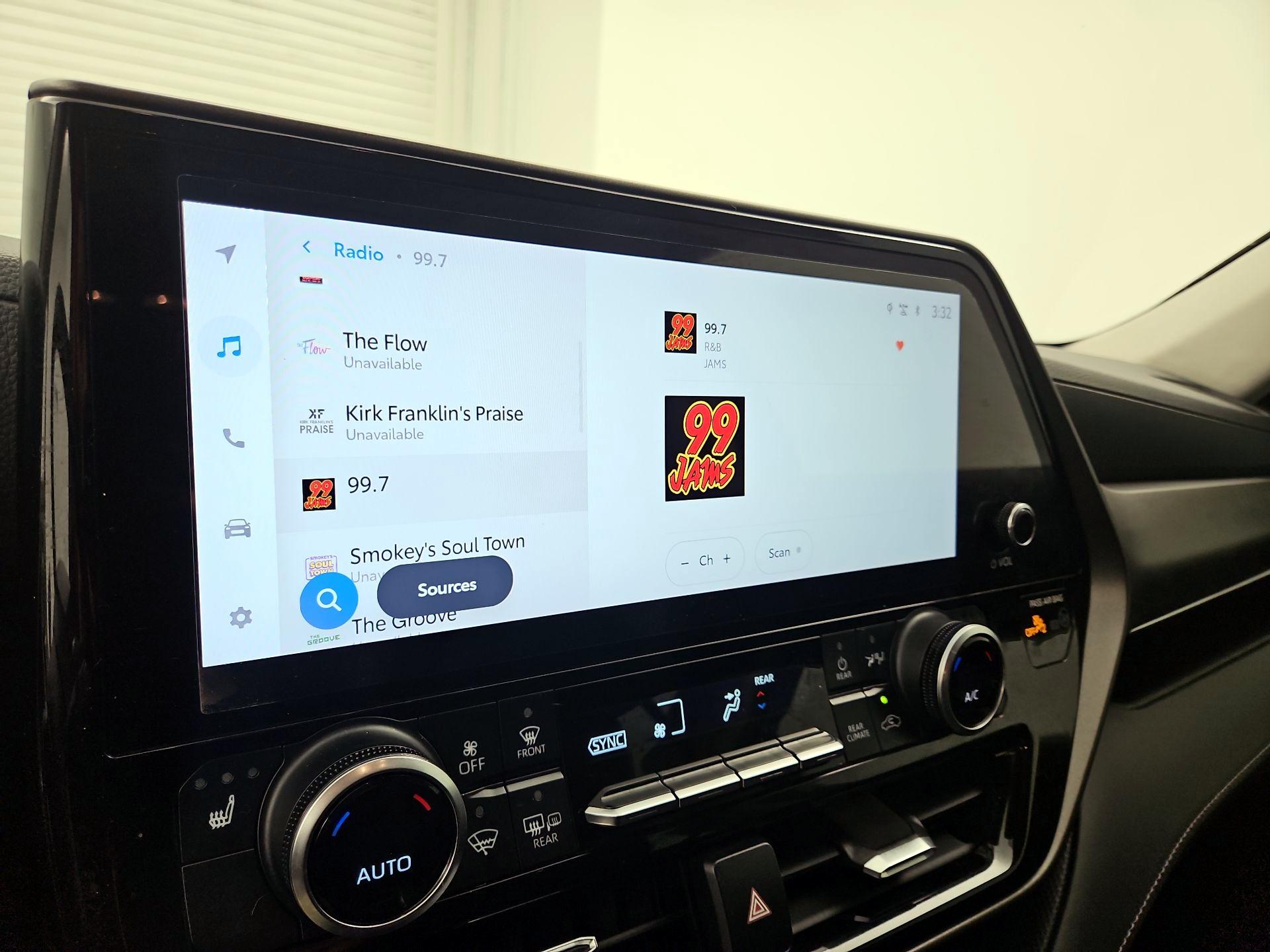 Thumbnail: 2023 Toyota Highlander - 15