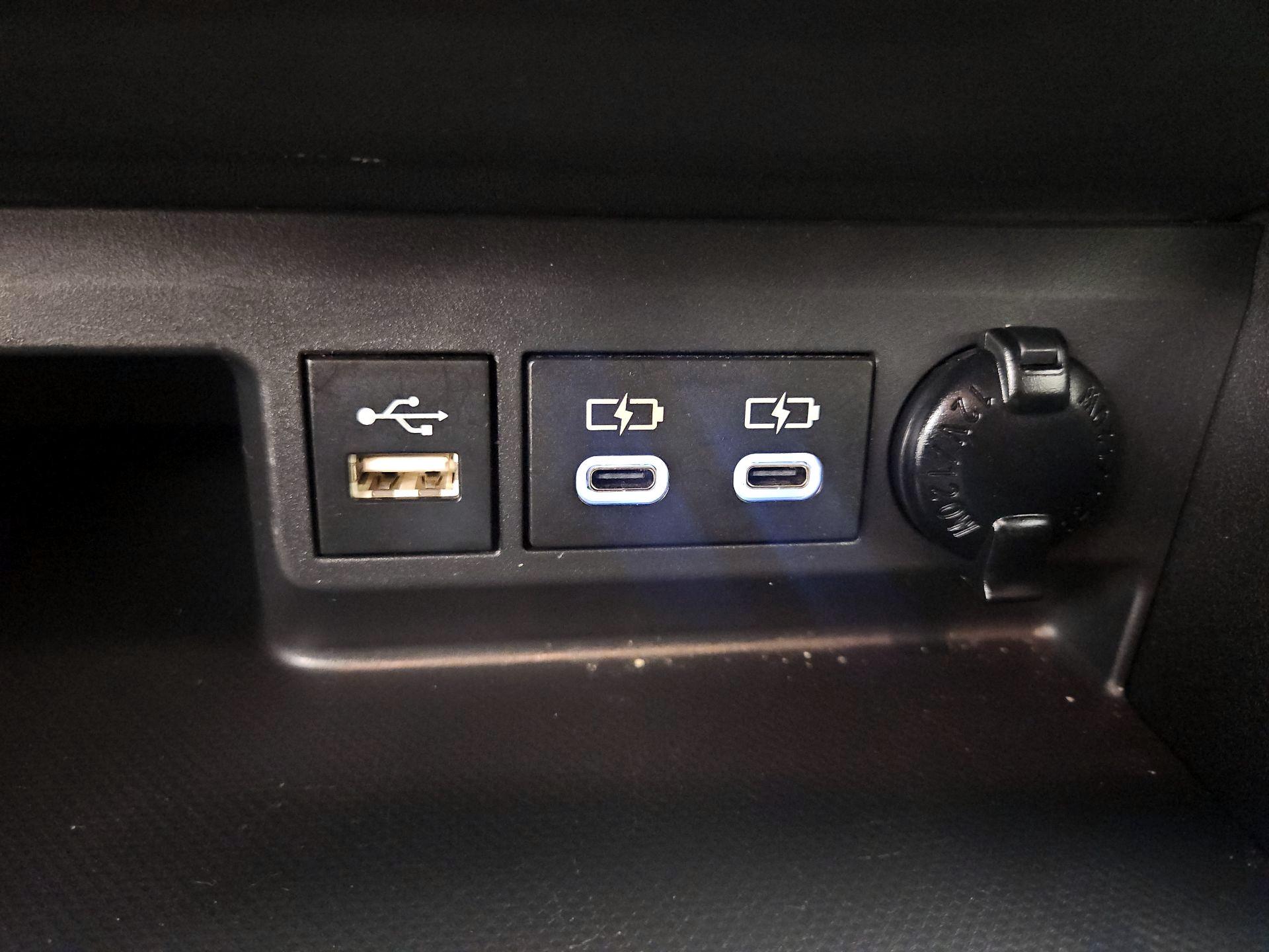 Thumbnail: 2023 Toyota Highlander - 18