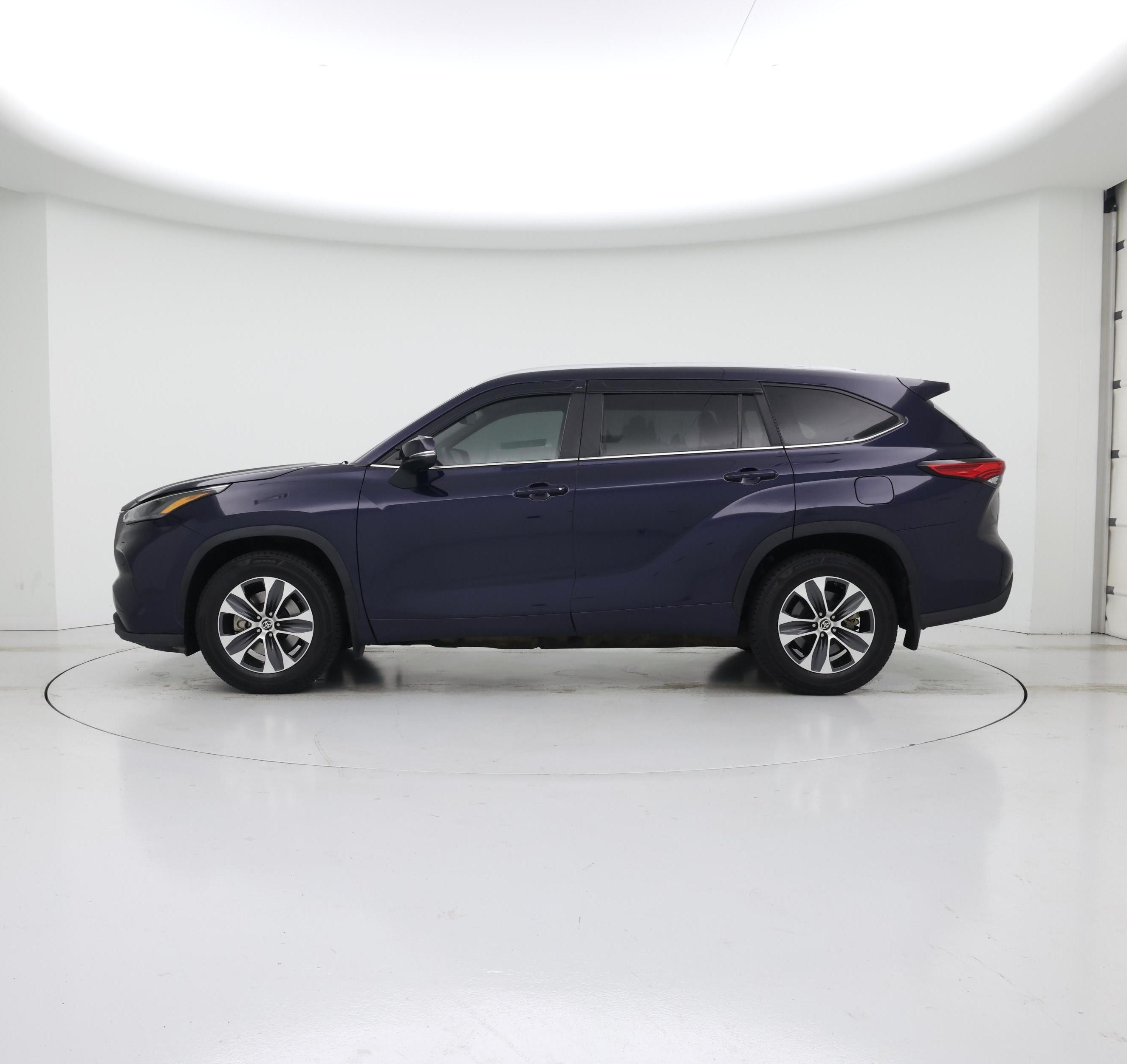 Thumbnail: 2023 Toyota Highlander - 3