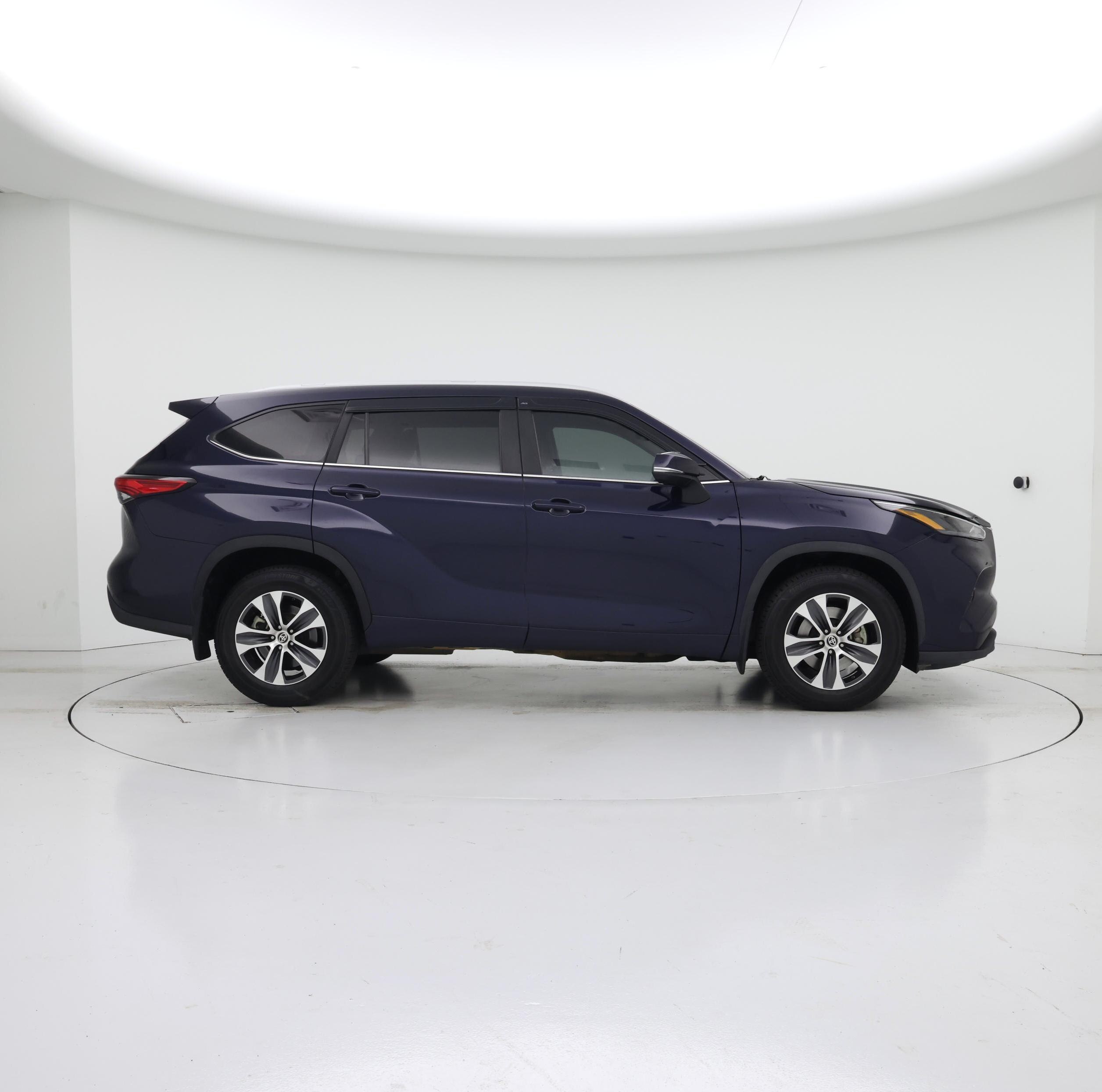 Thumbnail: 2023 Toyota Highlander - 7