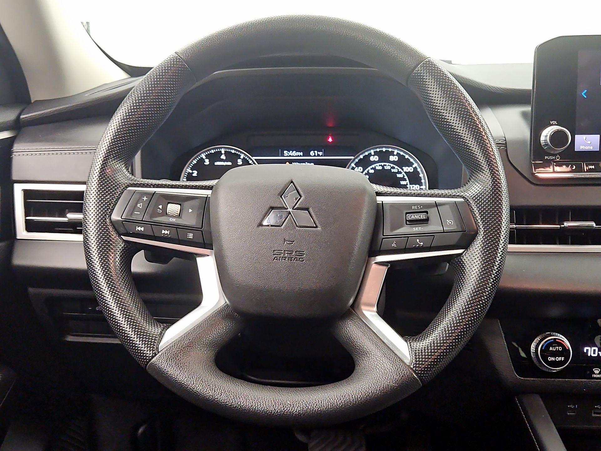 Thumbnail: 2022 Mitsubishi Outlander - 10