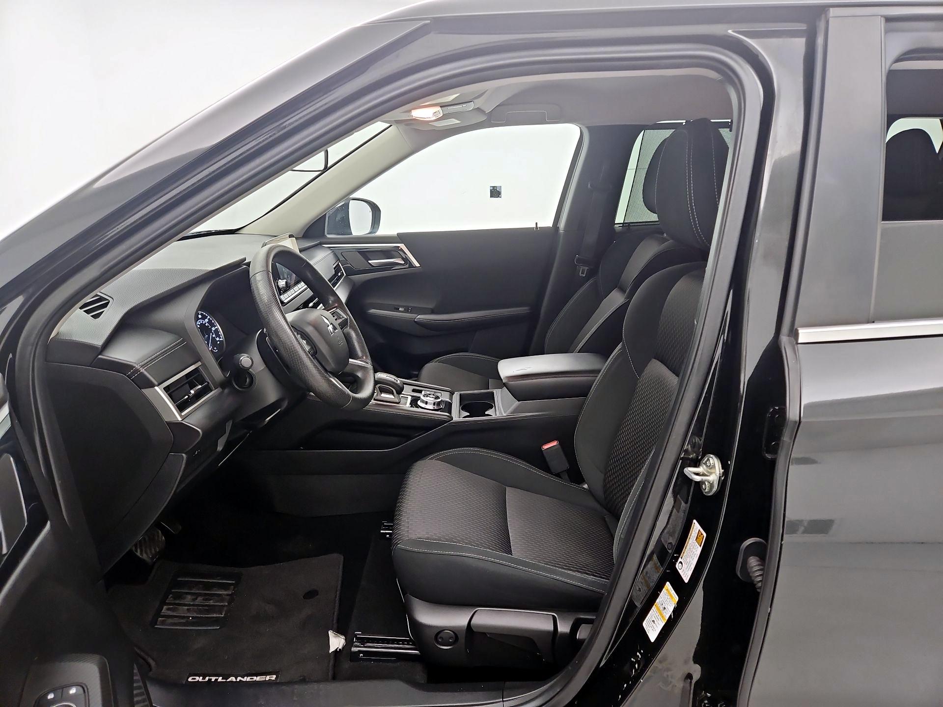 Thumbnail: 2022 Mitsubishi Outlander - 11