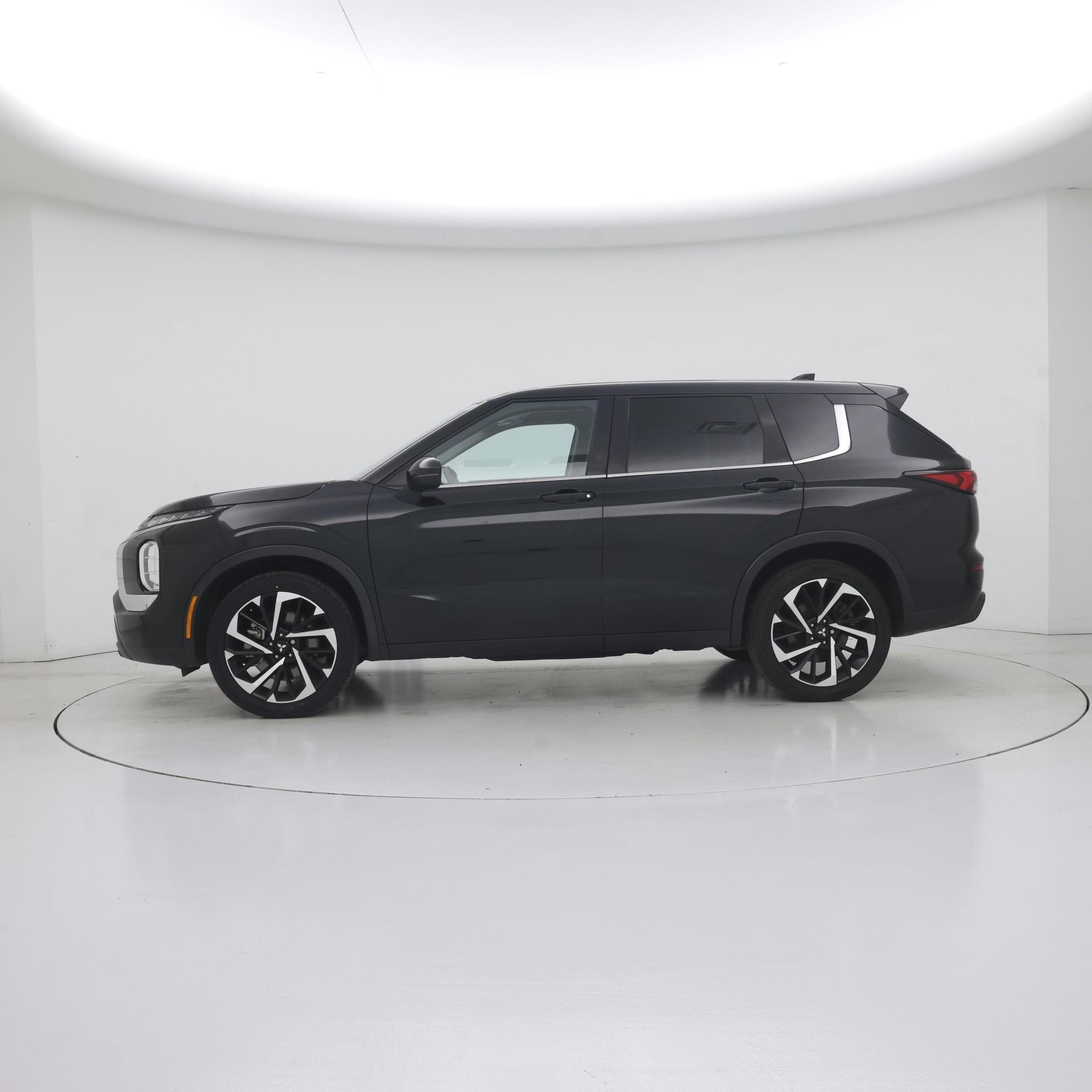 Thumbnail: 2022 Mitsubishi Outlander - 3