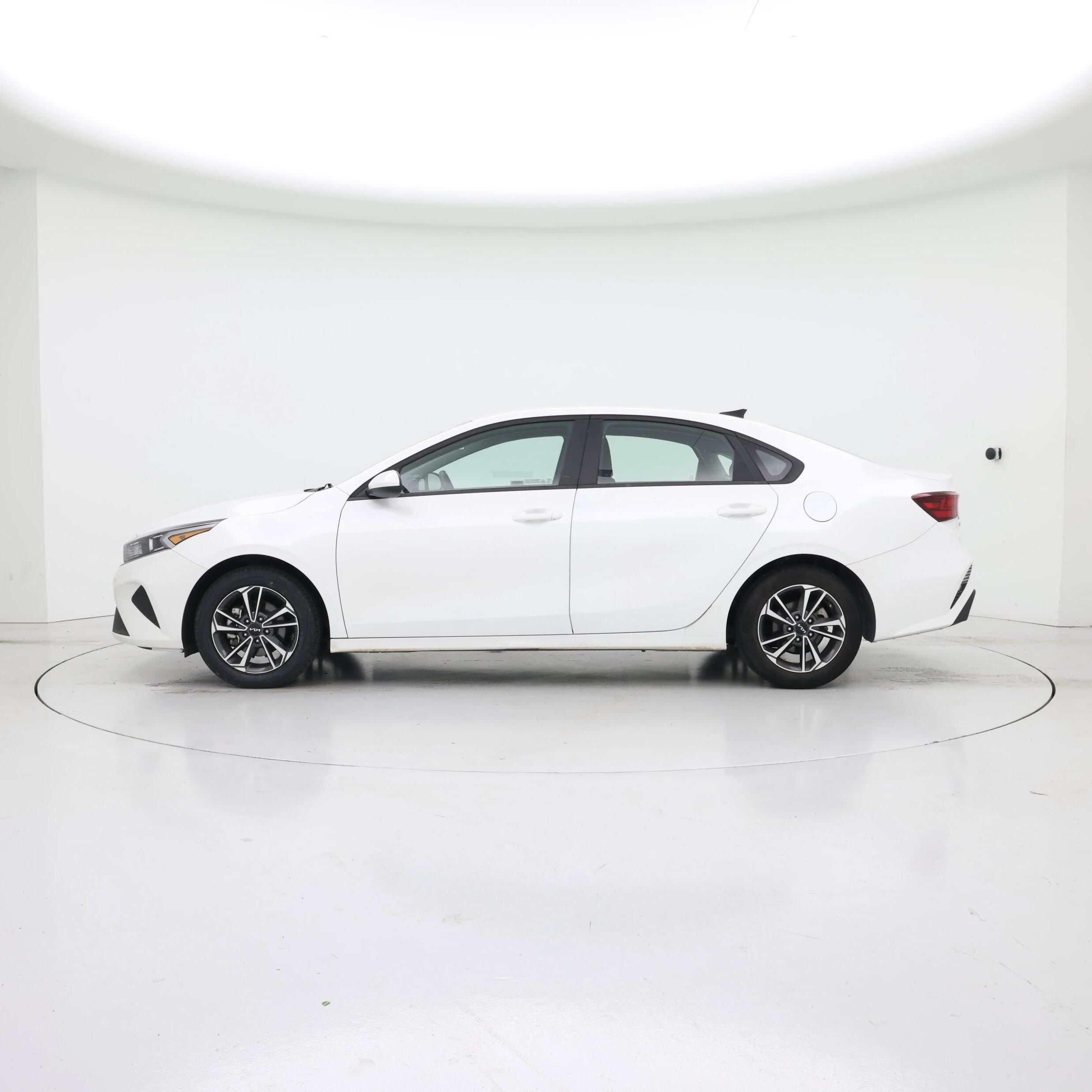 Thumbnail: 2024 Kia Forte - 3