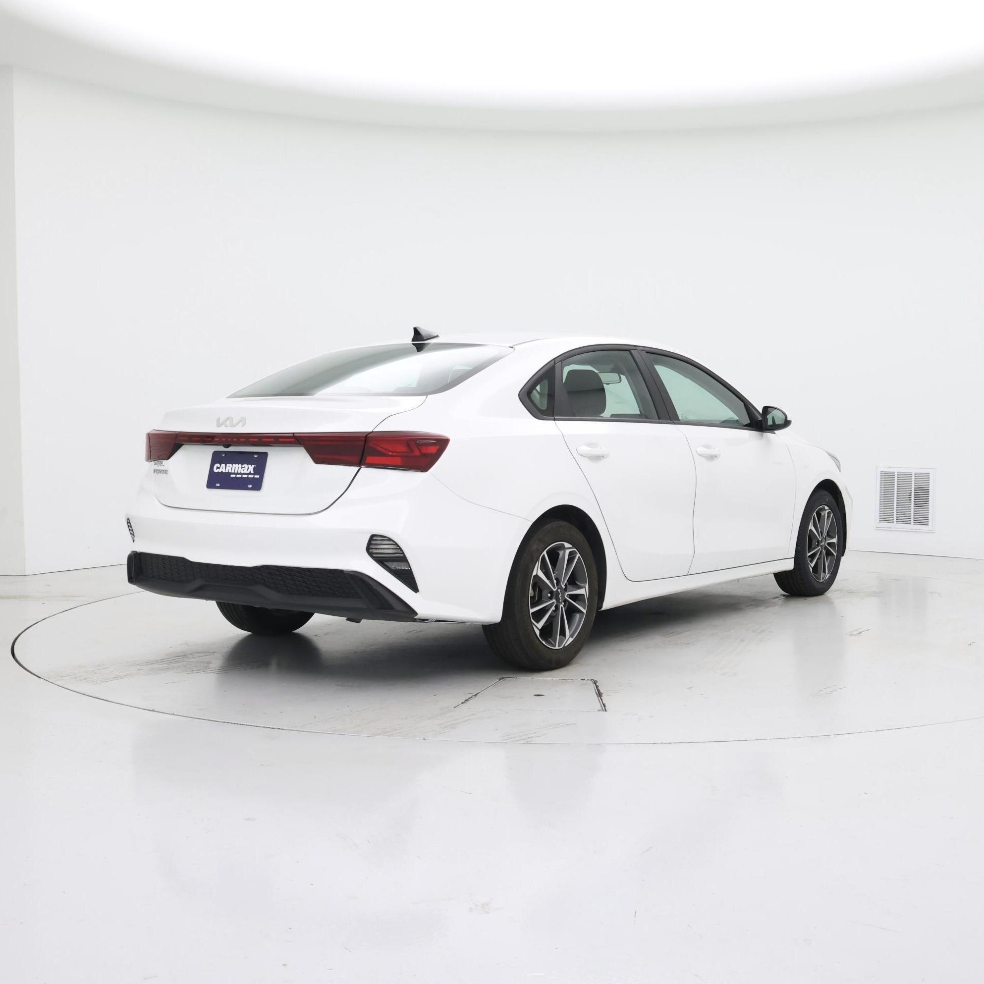 Thumbnail: 2024 Kia Forte - 8