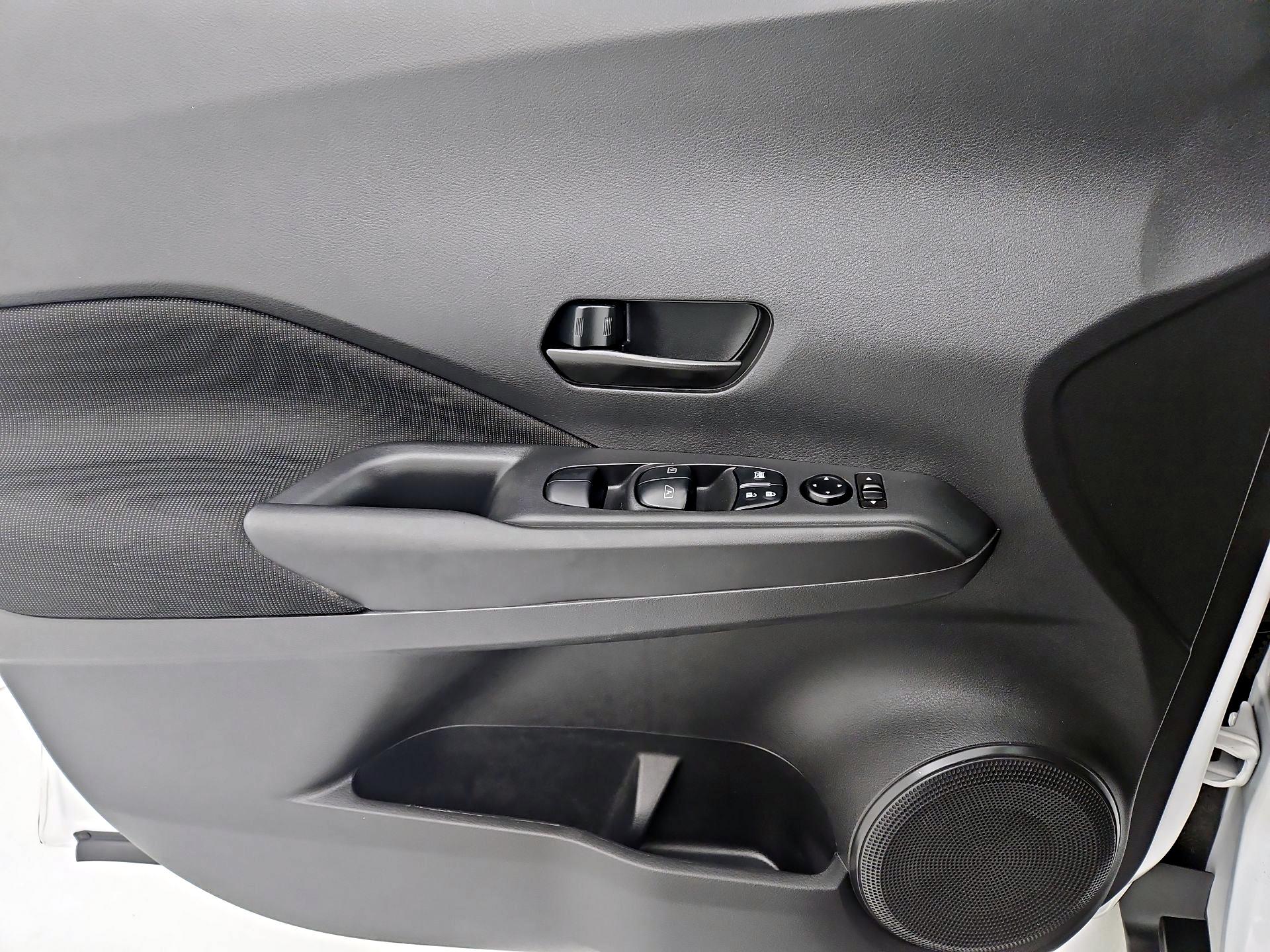 Thumbnail: 2023 Nissan Kicks - 12