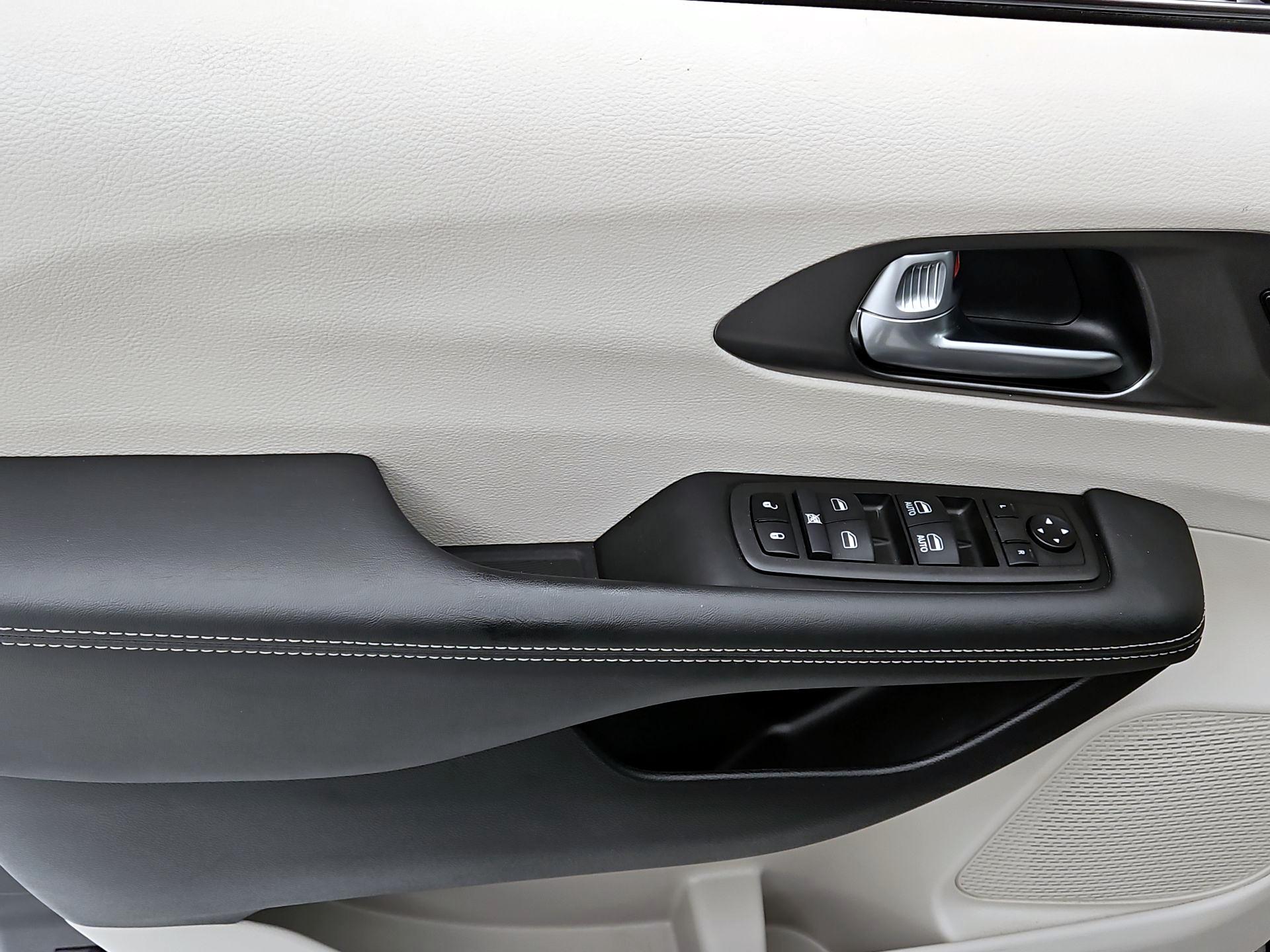 Thumbnail: 2024 Chrysler Pacifica - 12