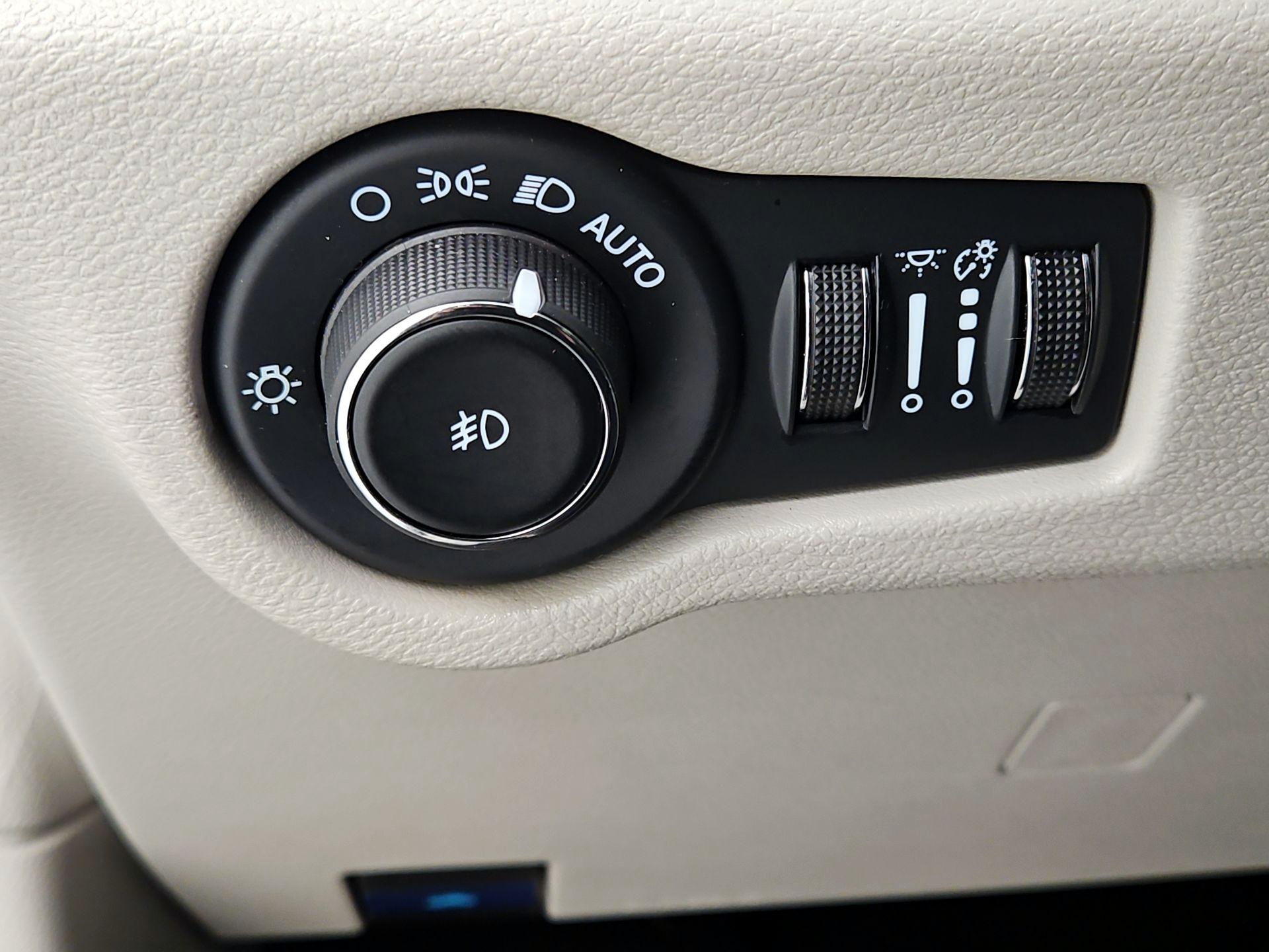 Thumbnail: 2024 Chrysler Pacifica - 13