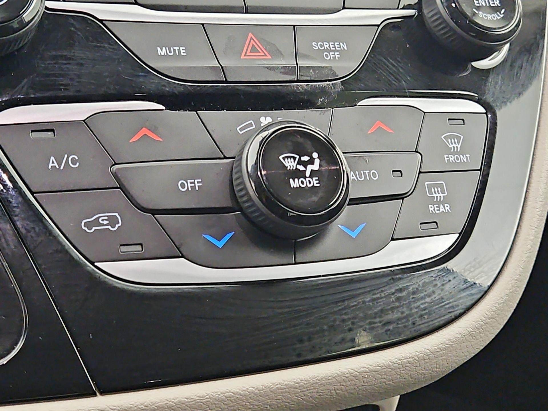 Thumbnail: 2024 Chrysler Pacifica - 16