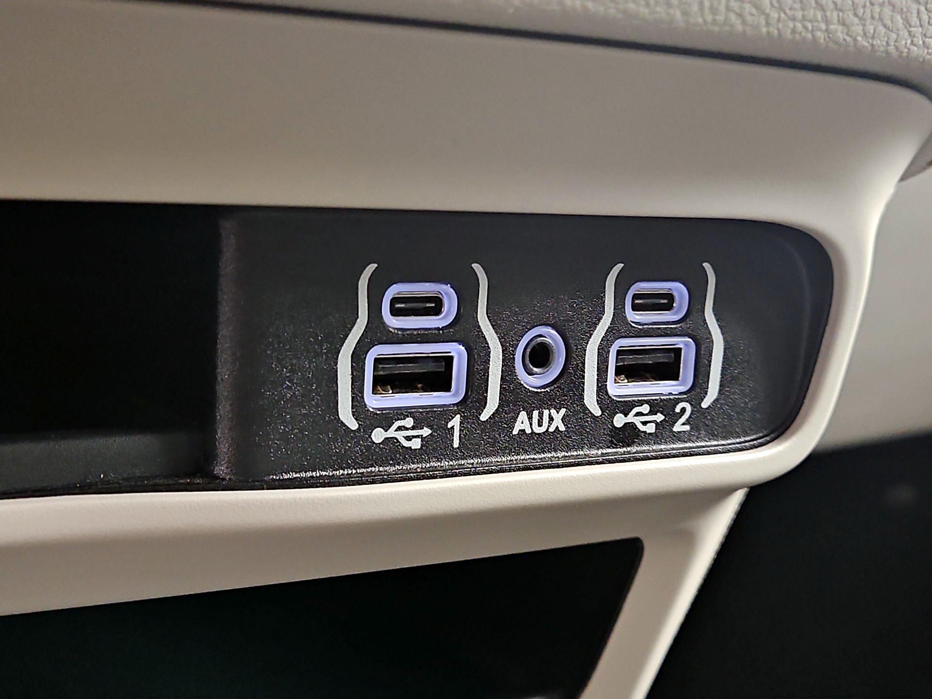 Thumbnail: 2024 Chrysler Pacifica - 18