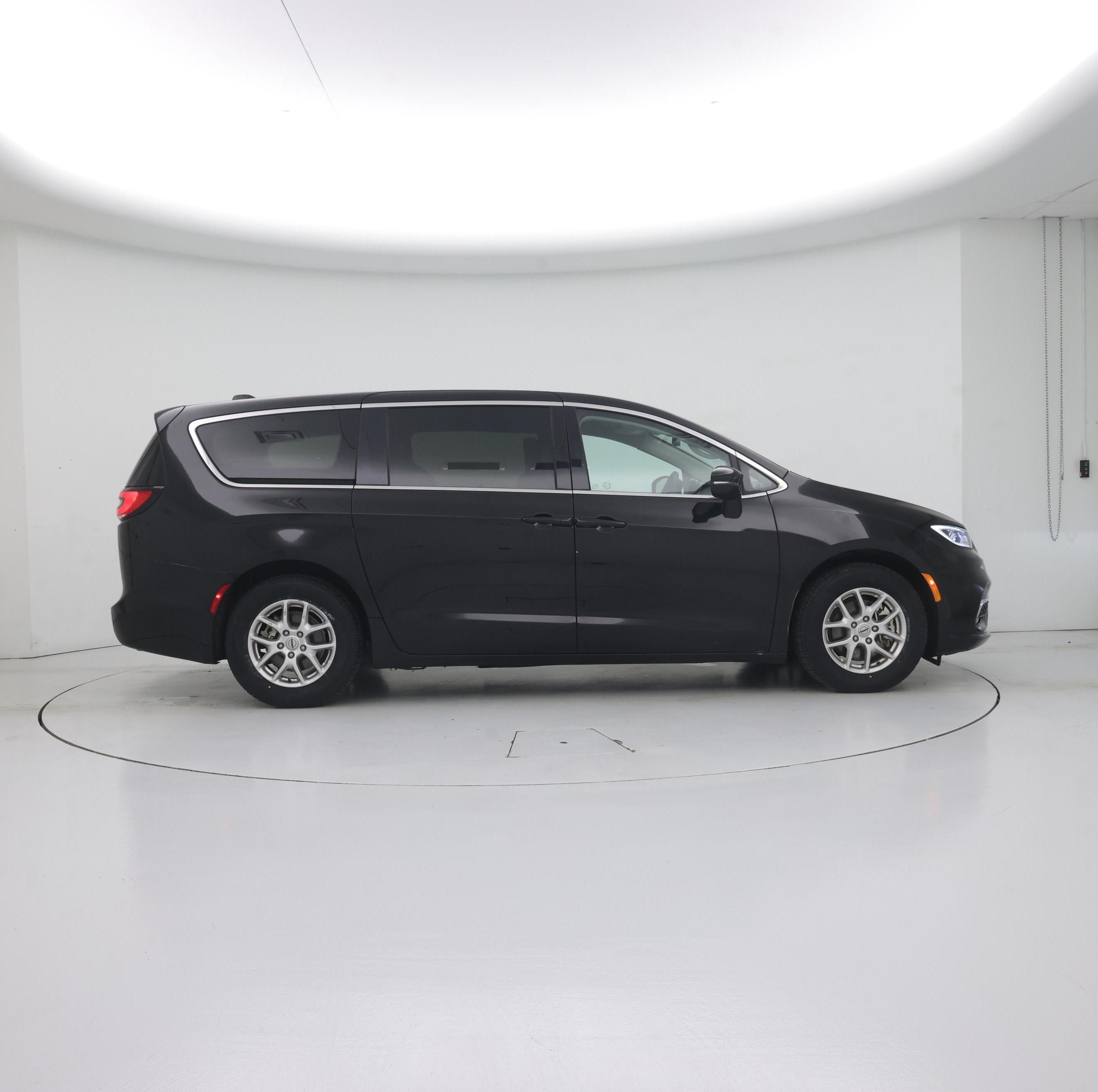 Thumbnail: 2024 Chrysler Pacifica - 7