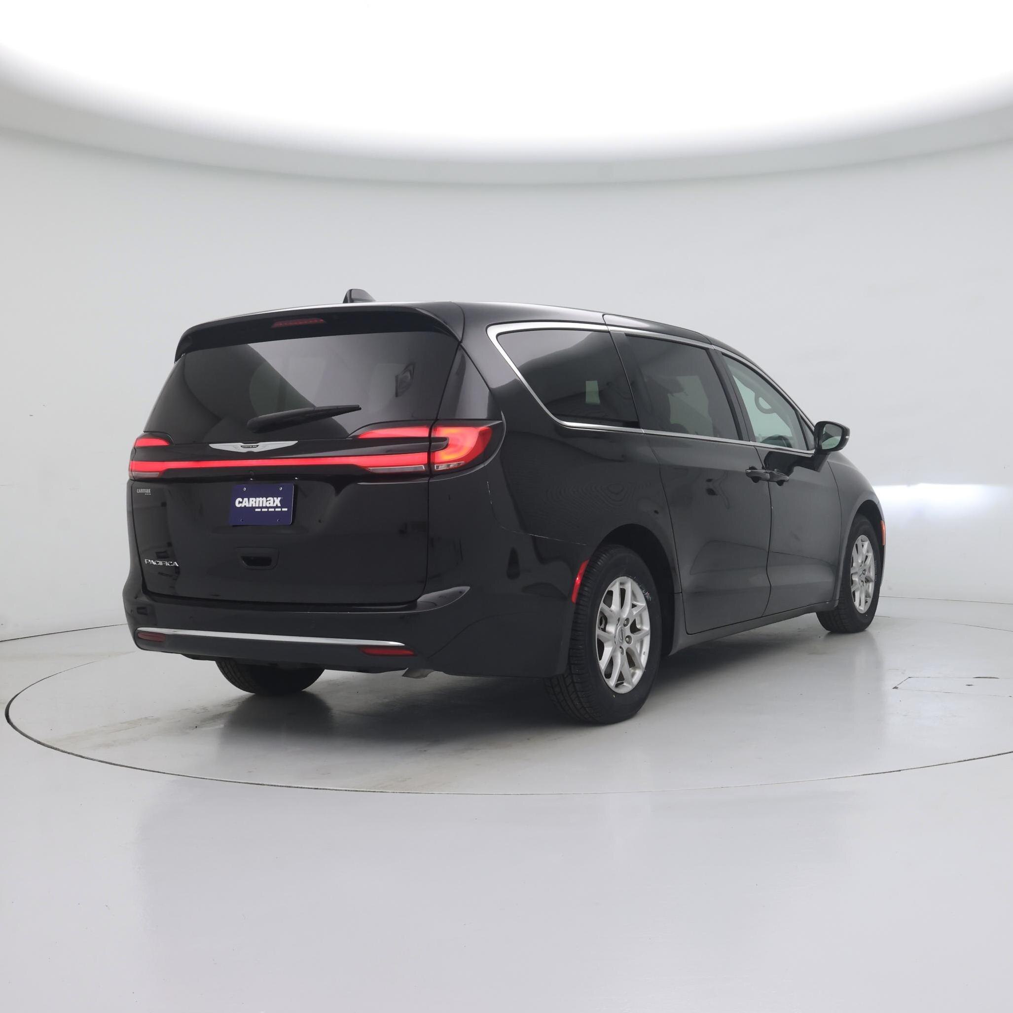 Thumbnail: 2024 Chrysler Pacifica - 8