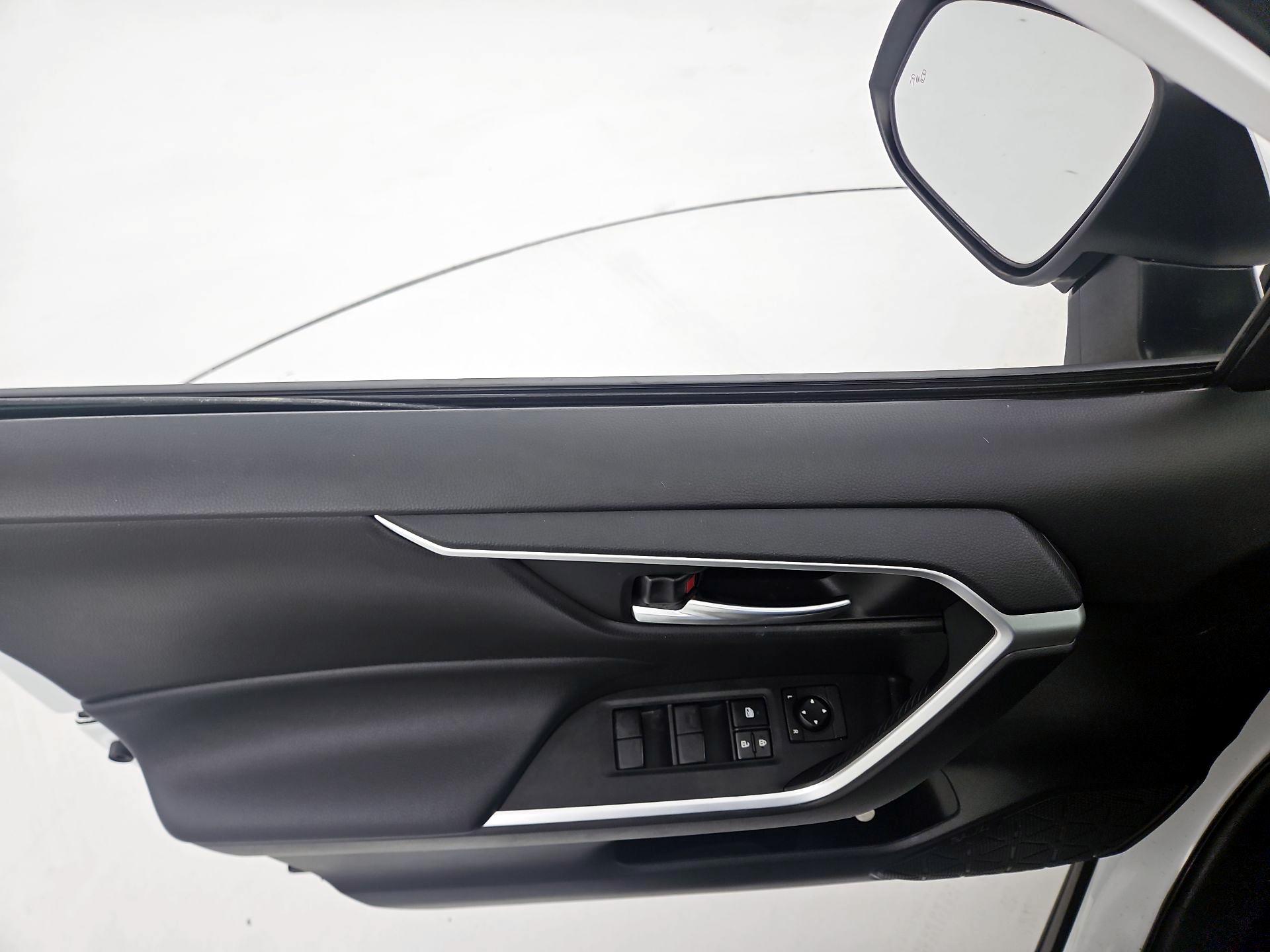 Thumbnail: 2020 Toyota RAV4 - 12