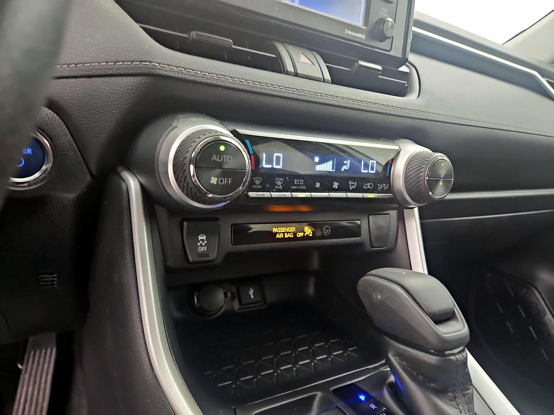 Thumbnail: 2020 Toyota RAV4 - 16