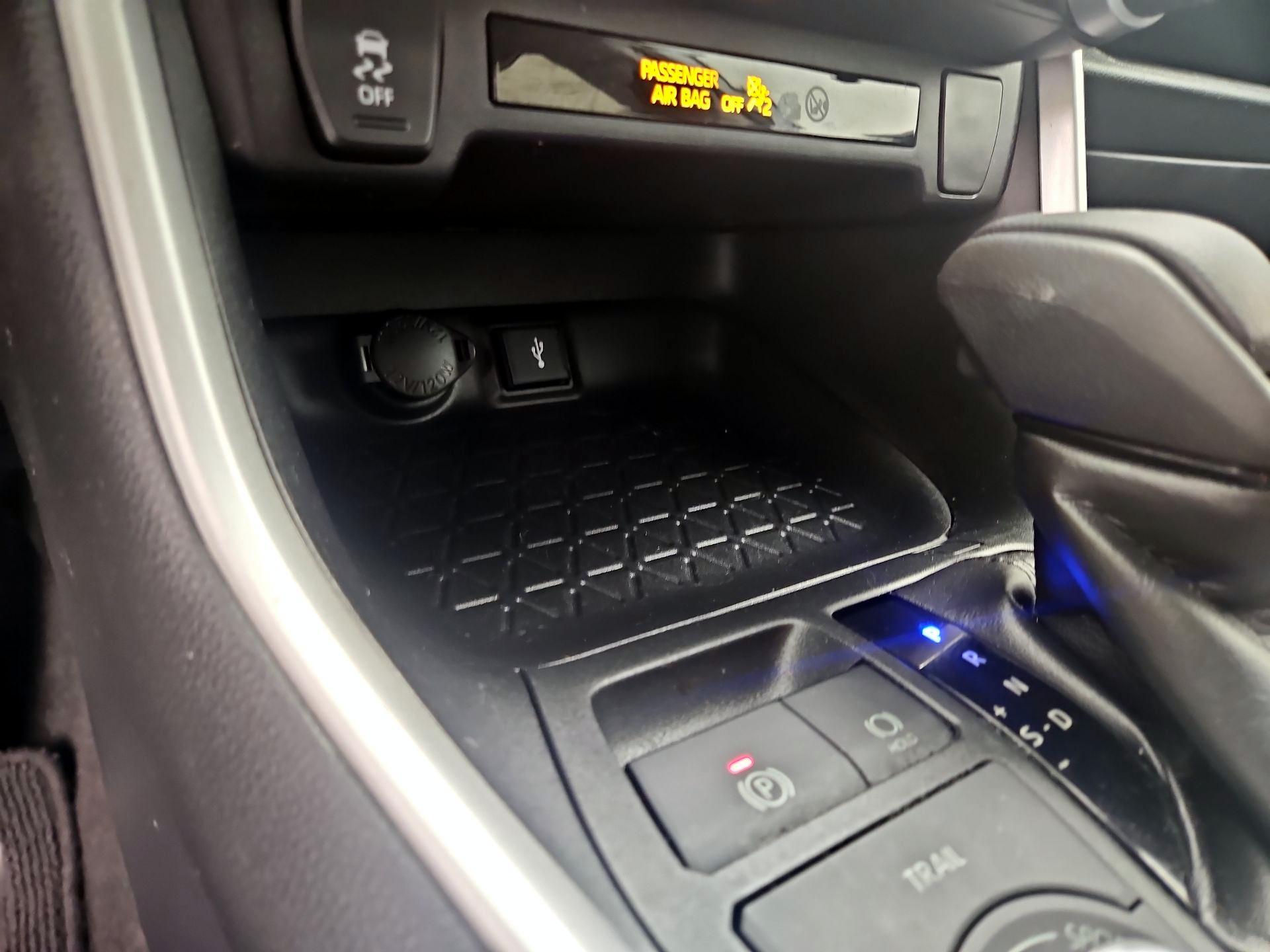 Thumbnail: 2020 Toyota RAV4 - 18