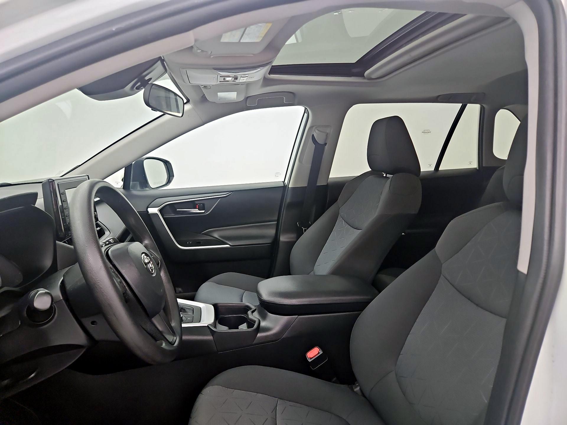 Thumbnail: 2020 Toyota RAV4 - 19