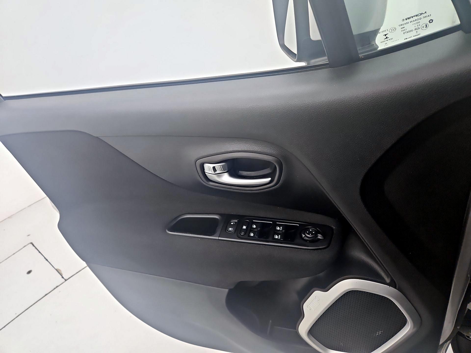 Thumbnail: 2020 Jeep Renegade - 12