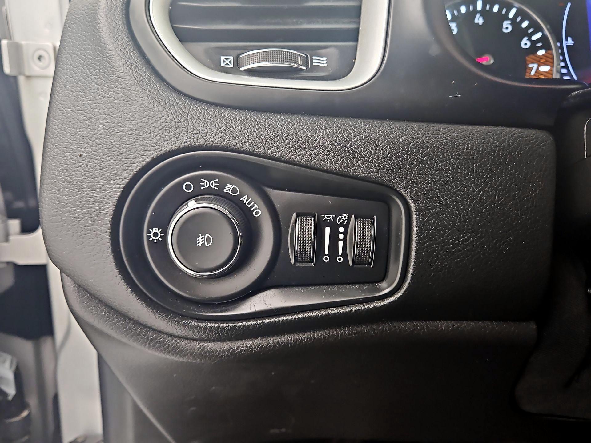 Thumbnail: 2020 Jeep Renegade - 13