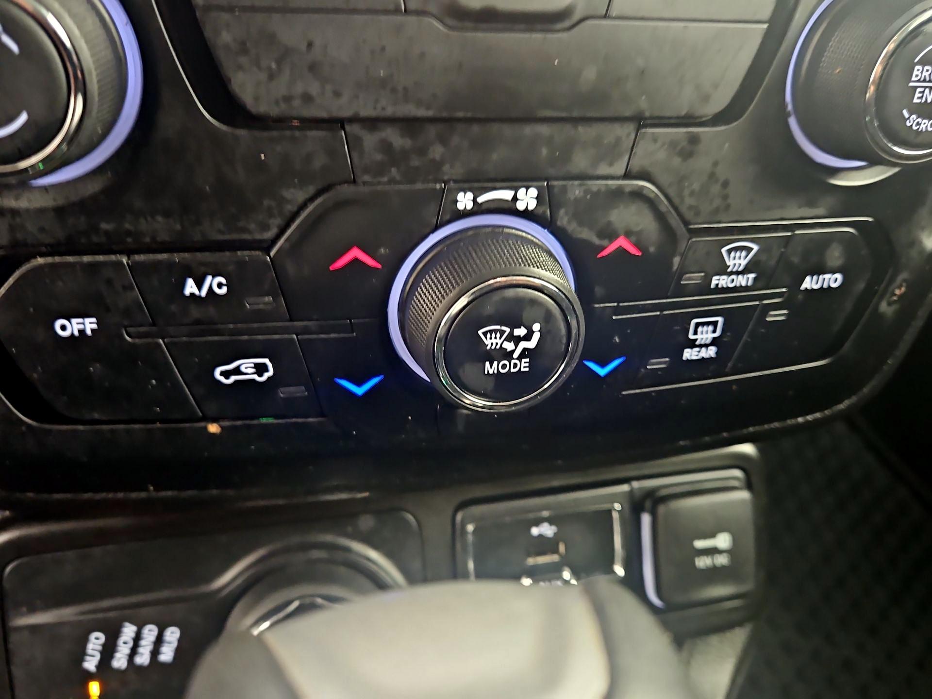 Thumbnail: 2020 Jeep Renegade - 16