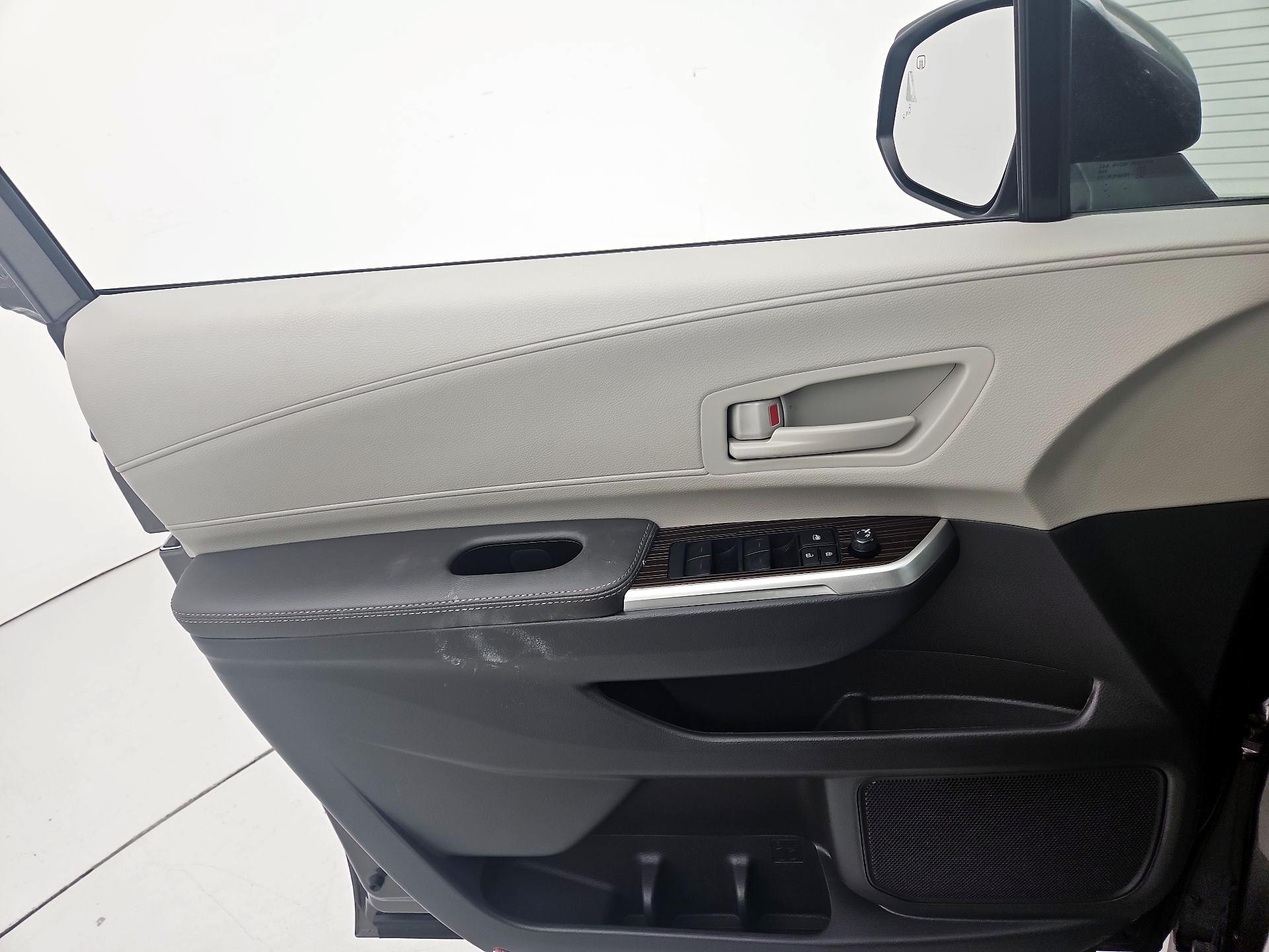 Thumbnail: 2024 Toyota Sienna - 12