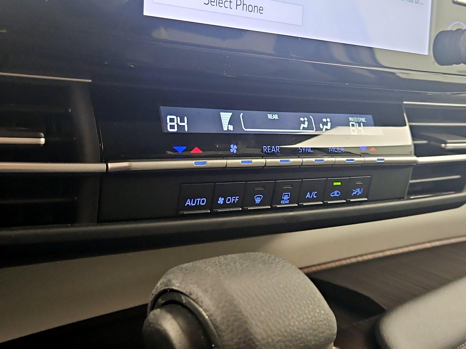 Thumbnail: 2024 Toyota Sienna - 16