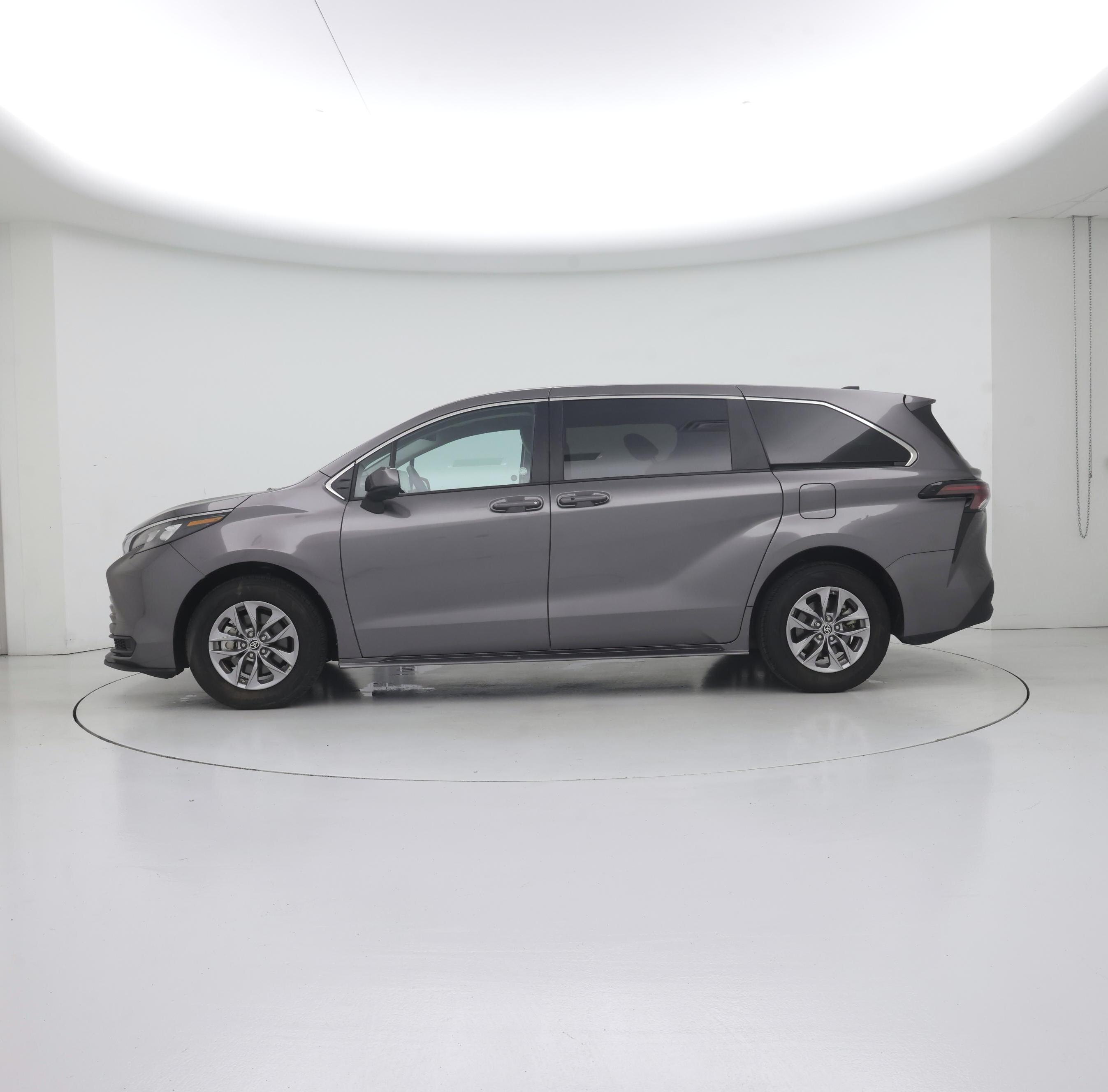 Thumbnail: 2024 Toyota Sienna - 3