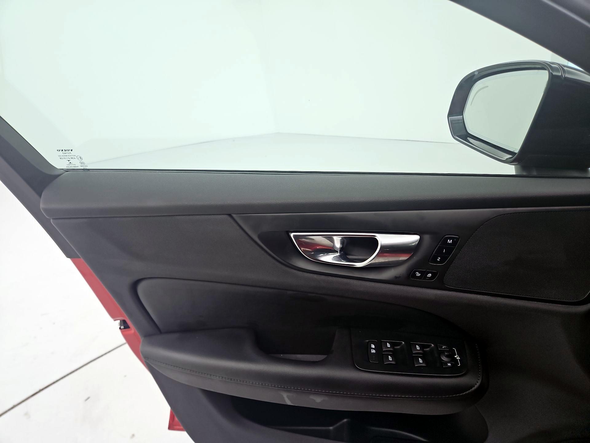 Thumbnail: 2023 Volvo S60 - 12