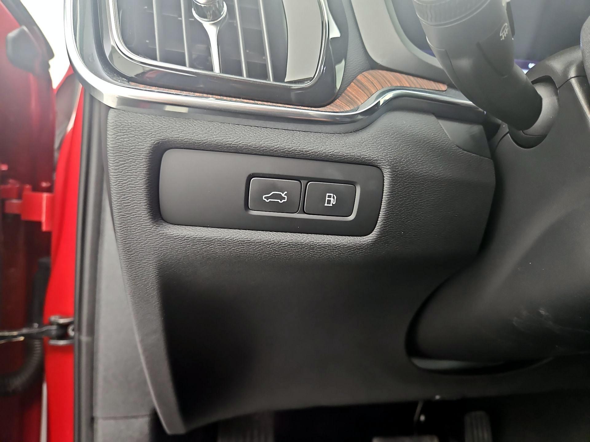 Thumbnail: 2023 Volvo S60 - 13