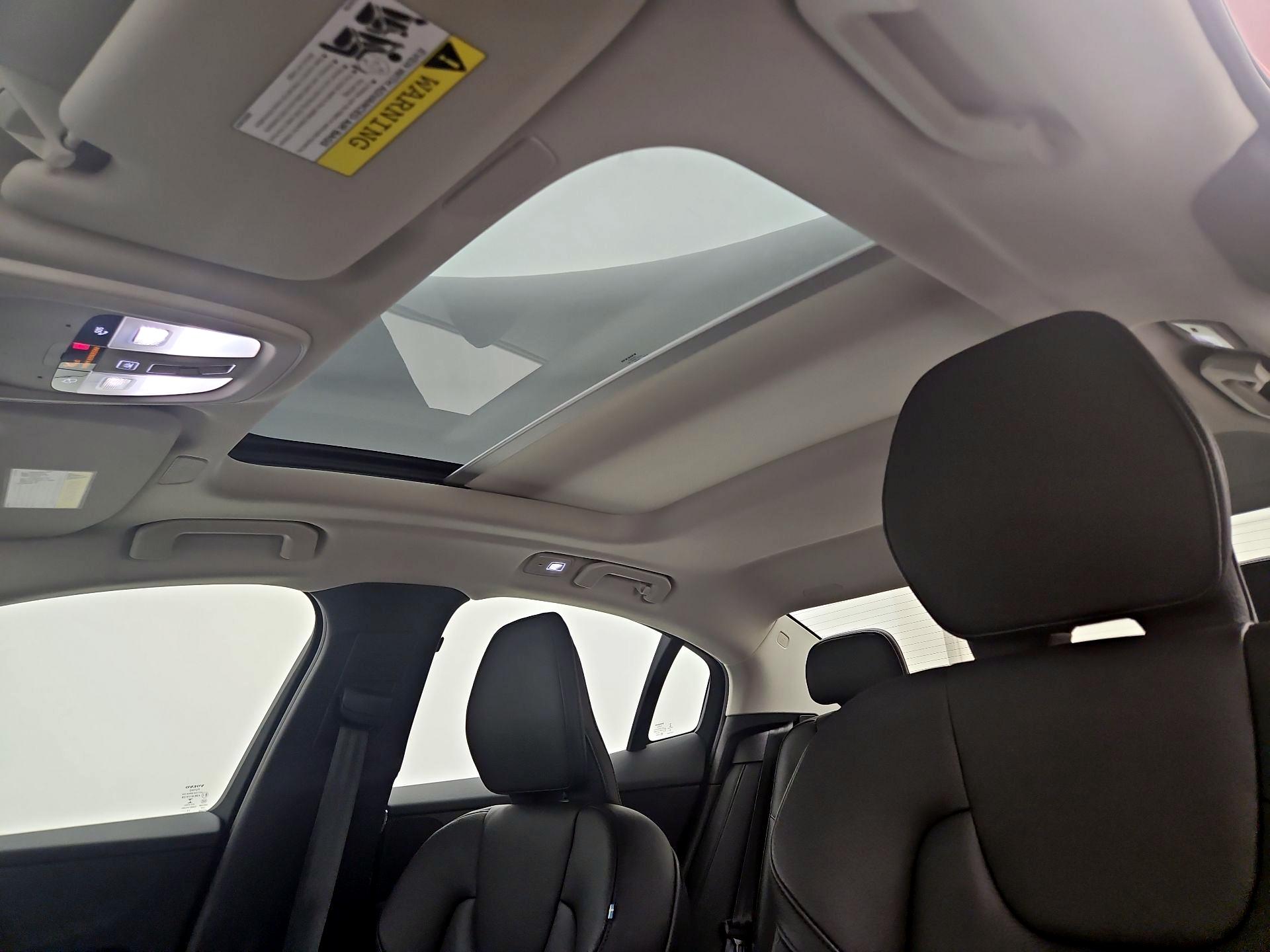 Thumbnail: 2023 Volvo S60 - 19