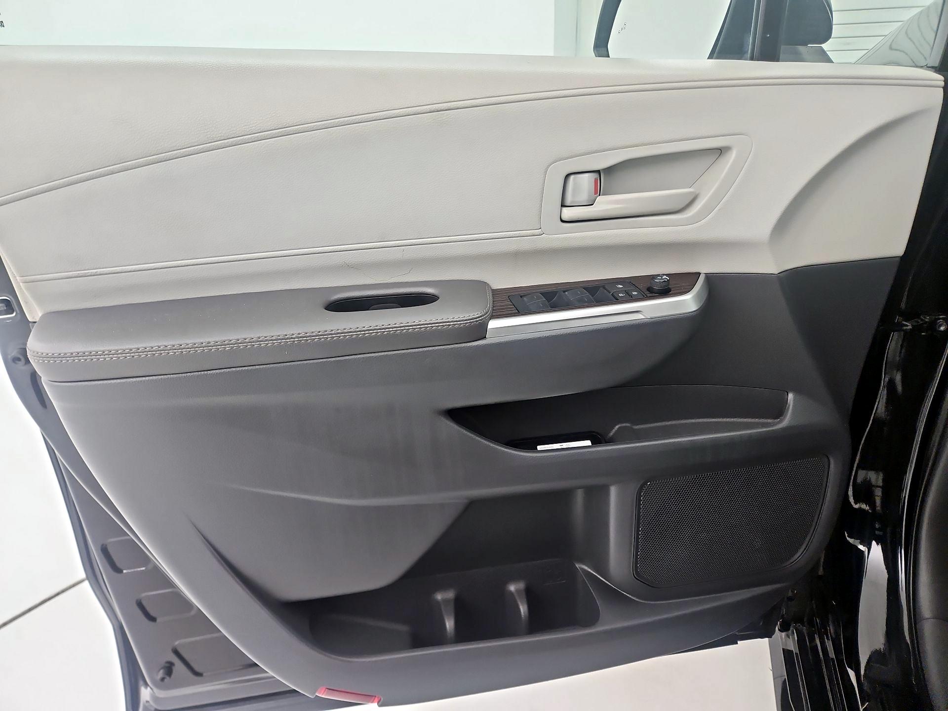 Thumbnail: 2024 Toyota Sienna - 12