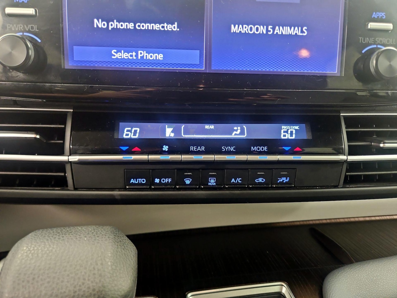 2024 Toyota Sienna LE - Photo 18