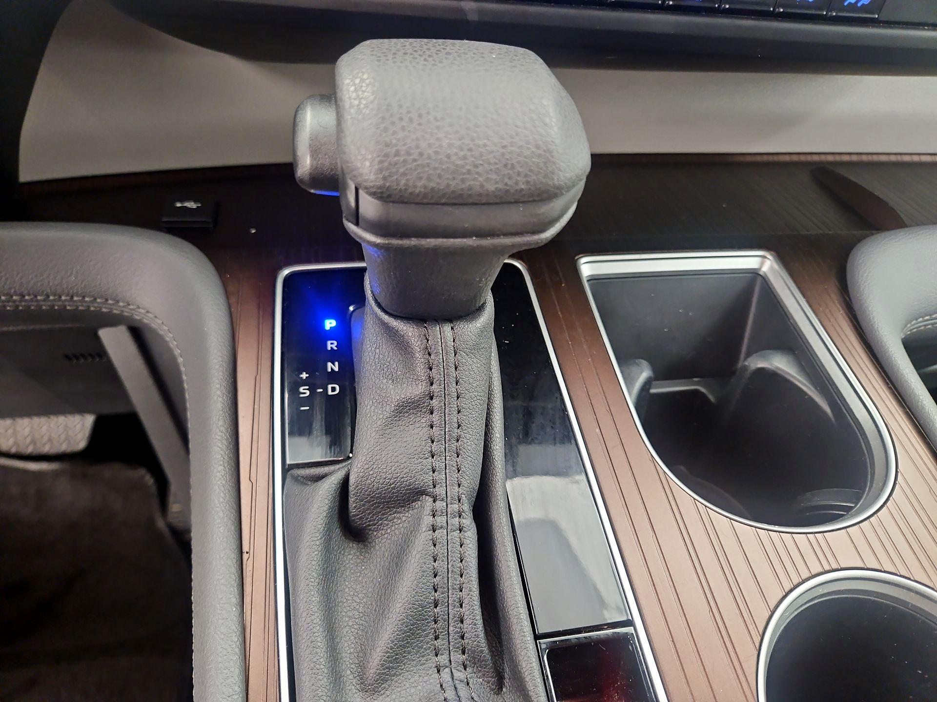 Thumbnail: 2024 Toyota Sienna - 18