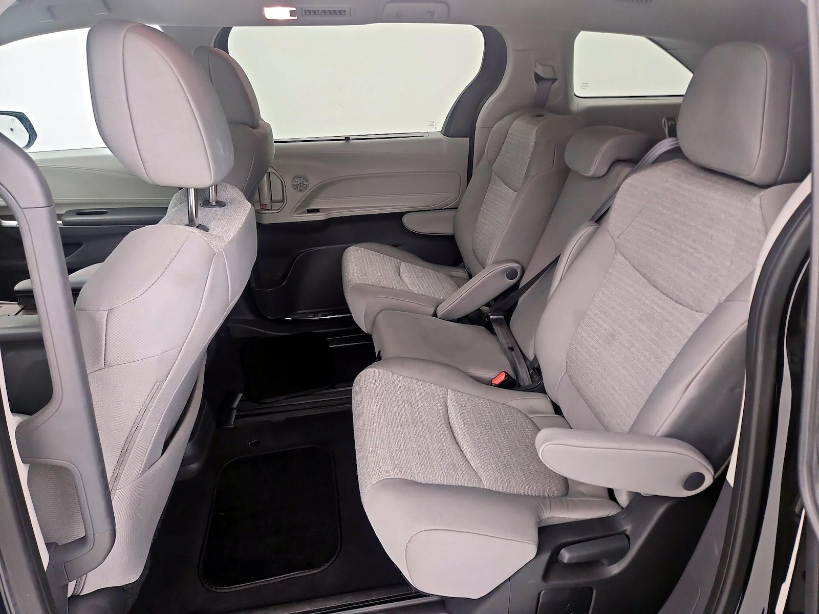 2024 Toyota Sienna LE - Photo 21