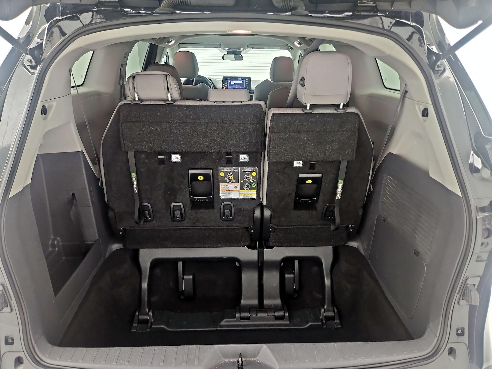 2024 Toyota Sienna LE - Photo 23