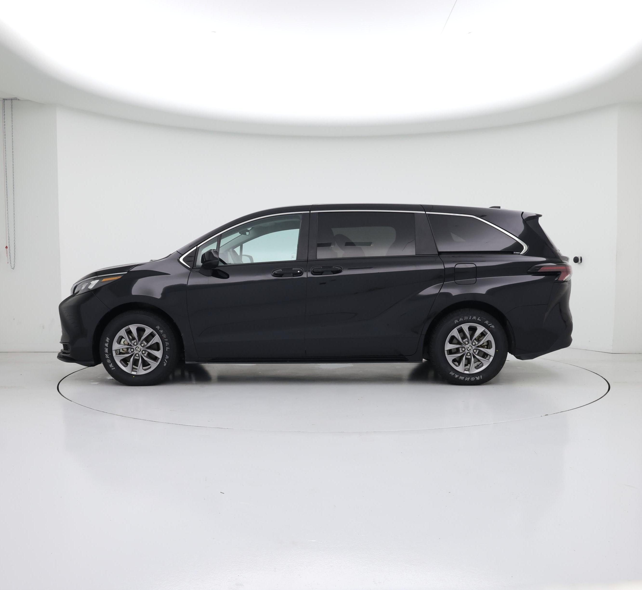 Thumbnail: 2024 Toyota Sienna - 3