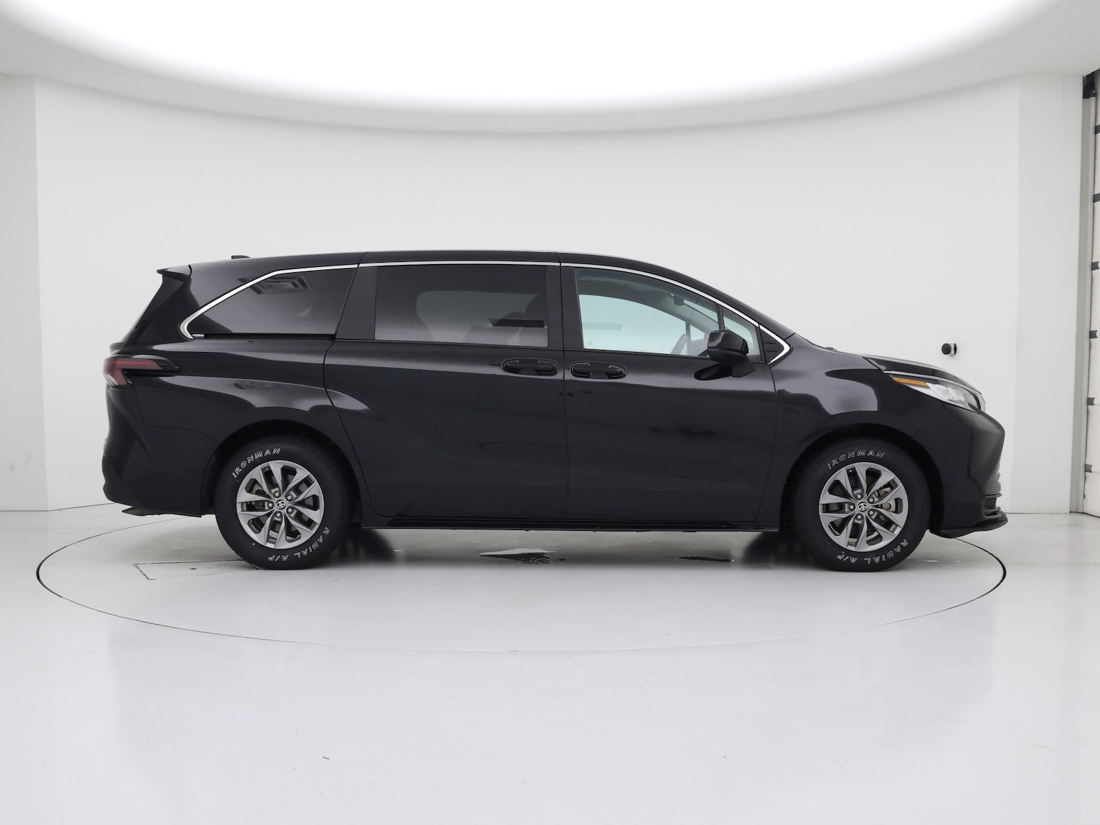 2024 Toyota Sienna LE - Photo 8