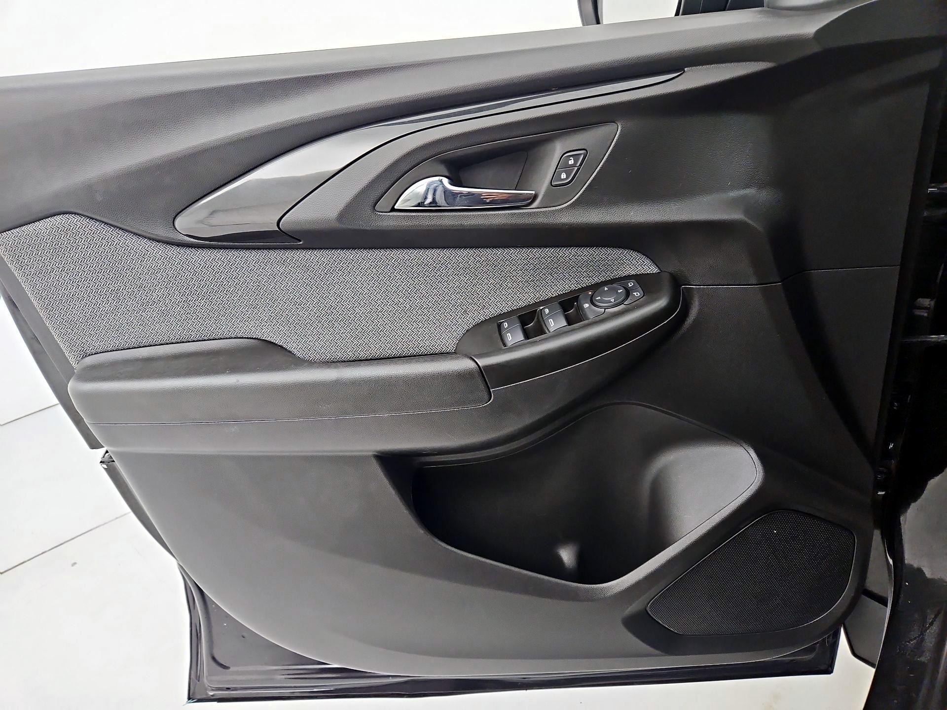 Thumbnail: 2023 Chevrolet TrailBlazer - 12