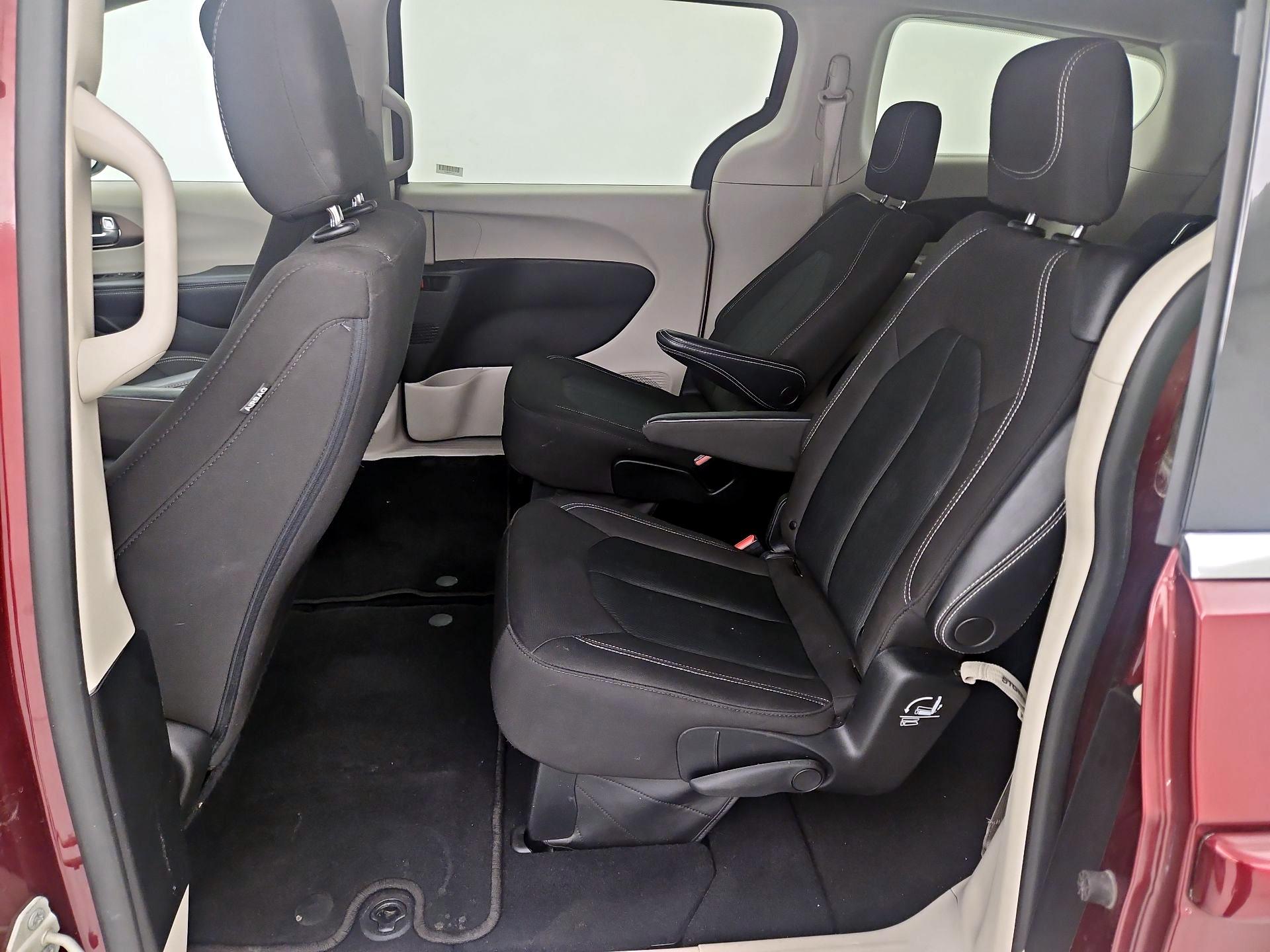 Thumbnail: 2023 Chrysler Voyager - 19