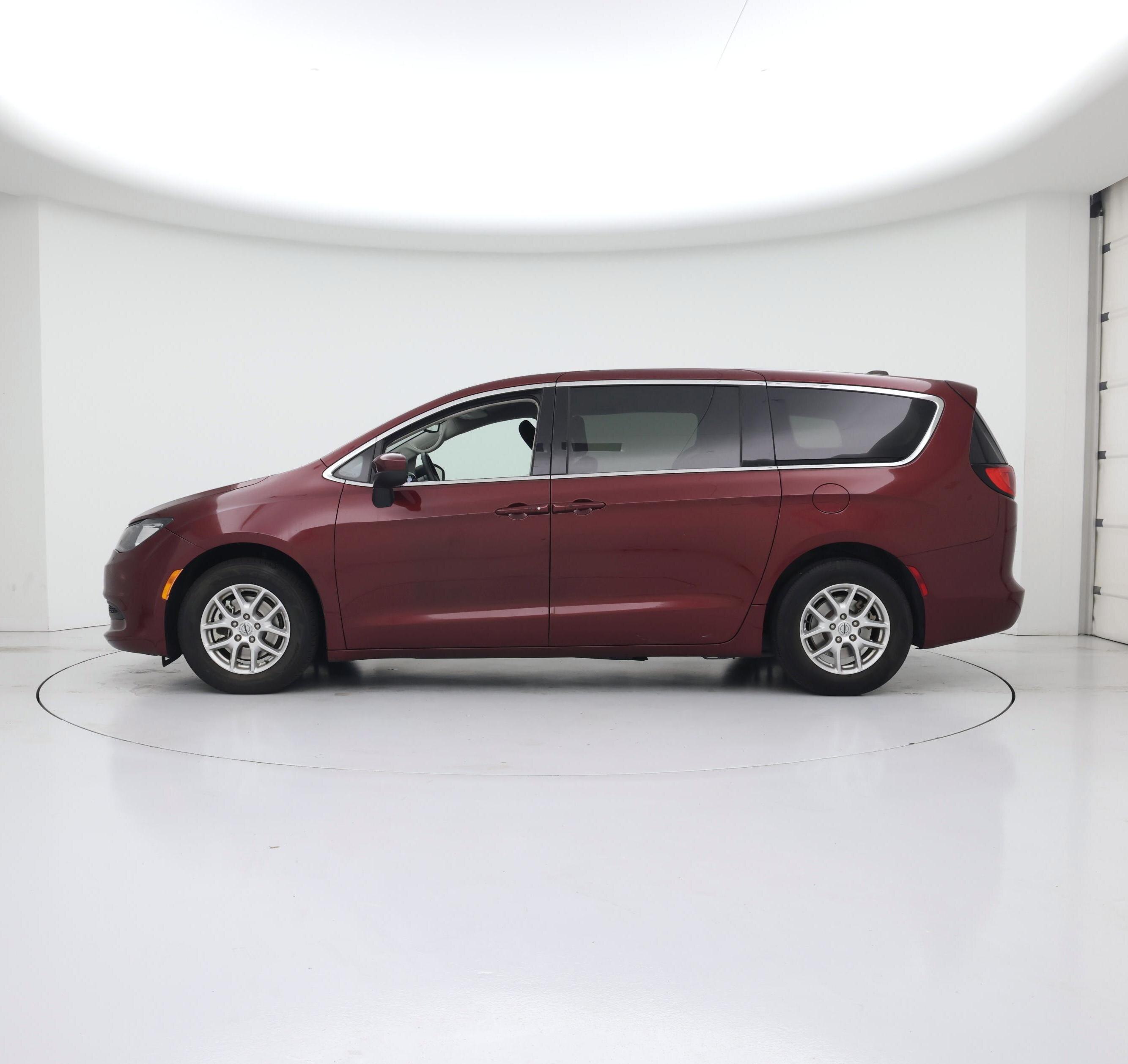 Thumbnail: 2023 Chrysler Voyager - 3