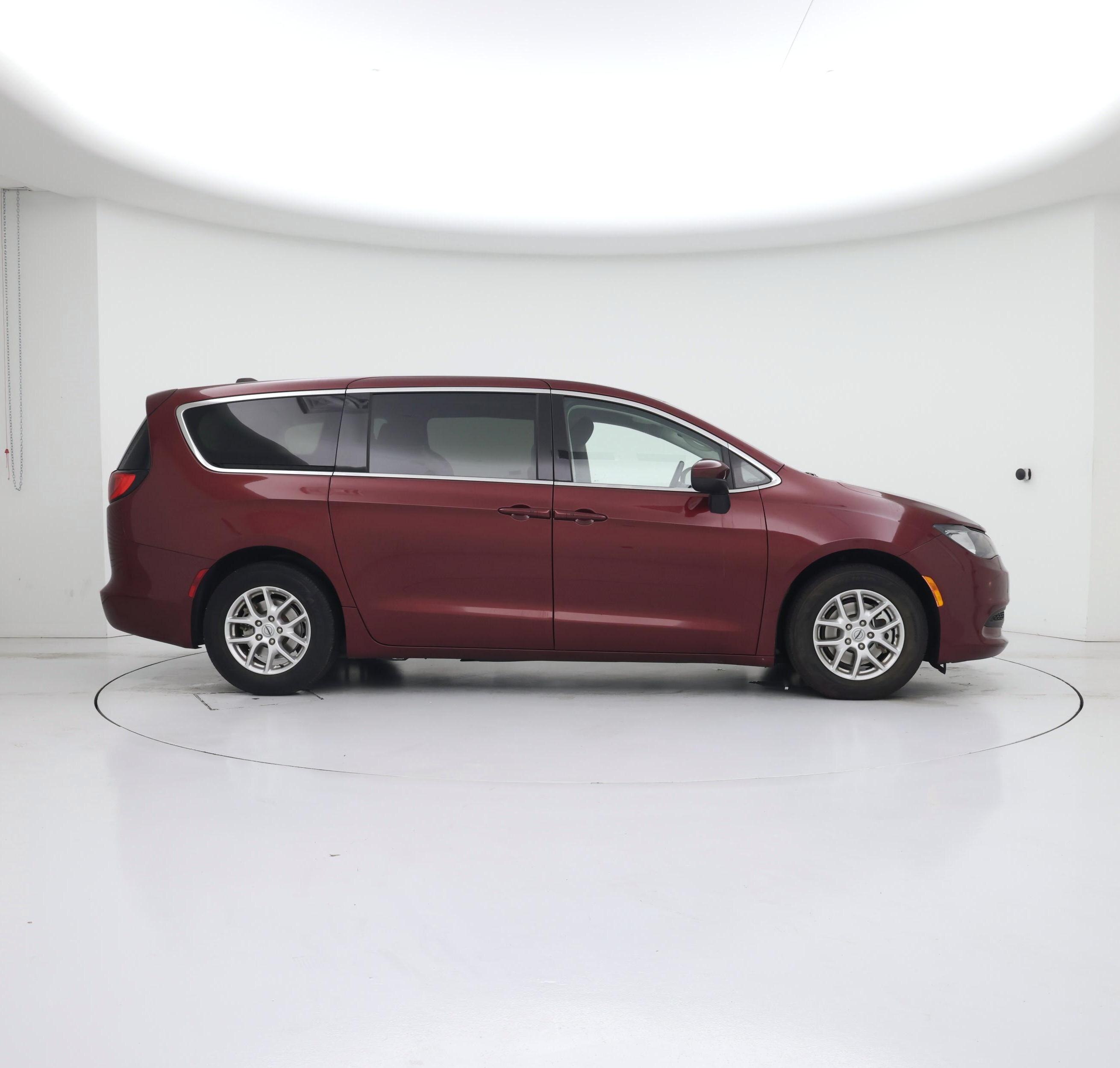 Thumbnail: 2023 Chrysler Voyager - 7