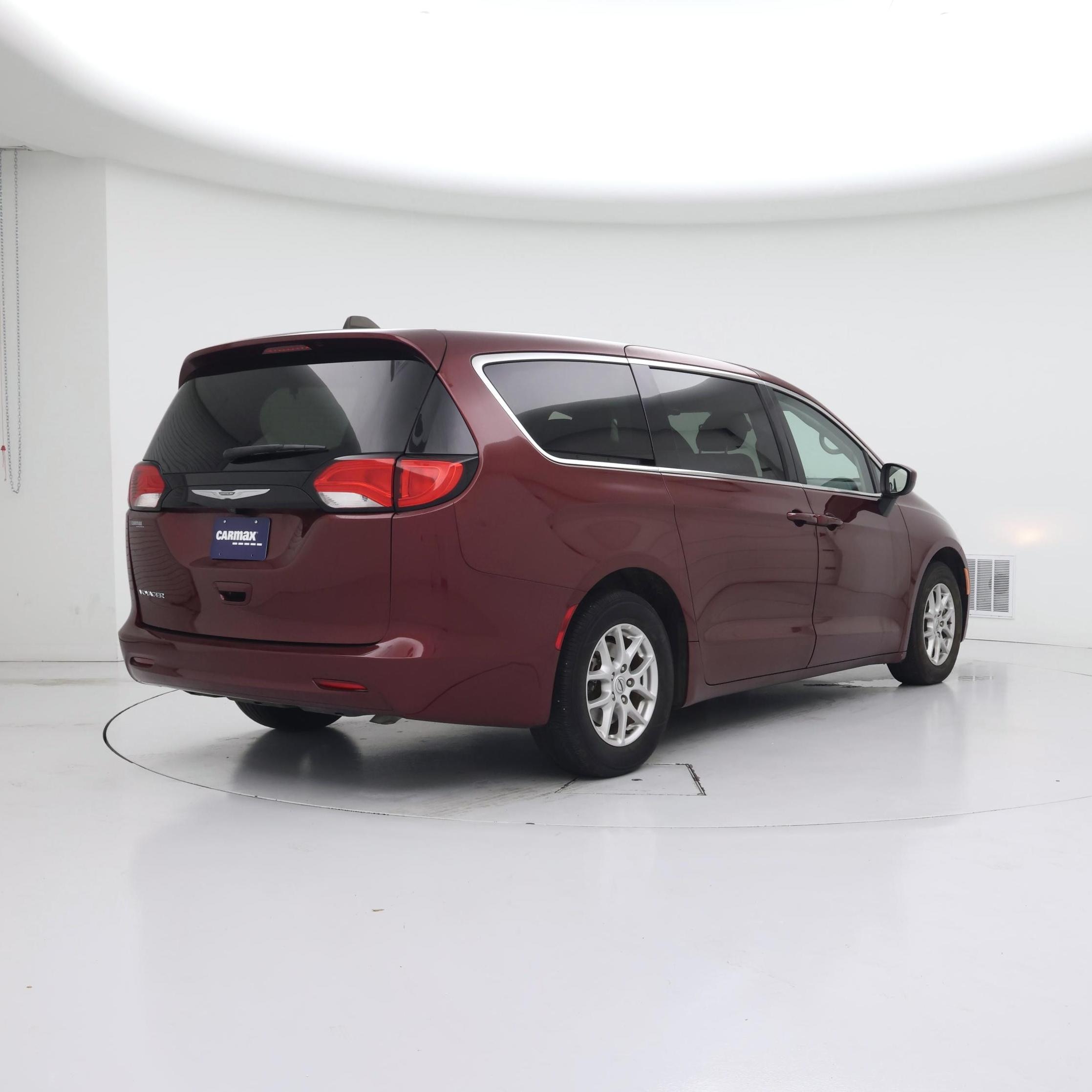 Thumbnail: 2023 Chrysler Voyager - 8